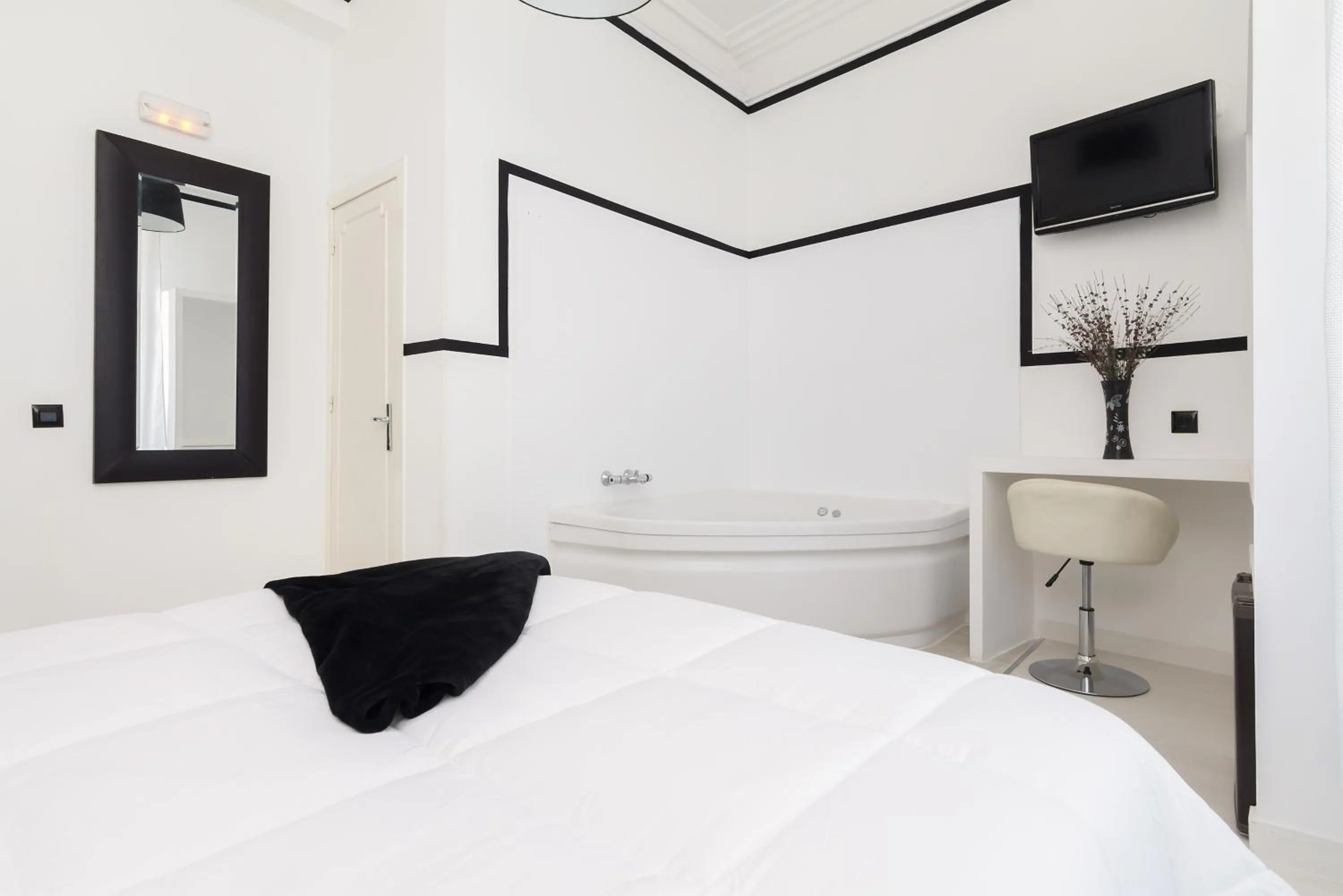 Decorative detail, Bed in Gran Via 63 Rooms