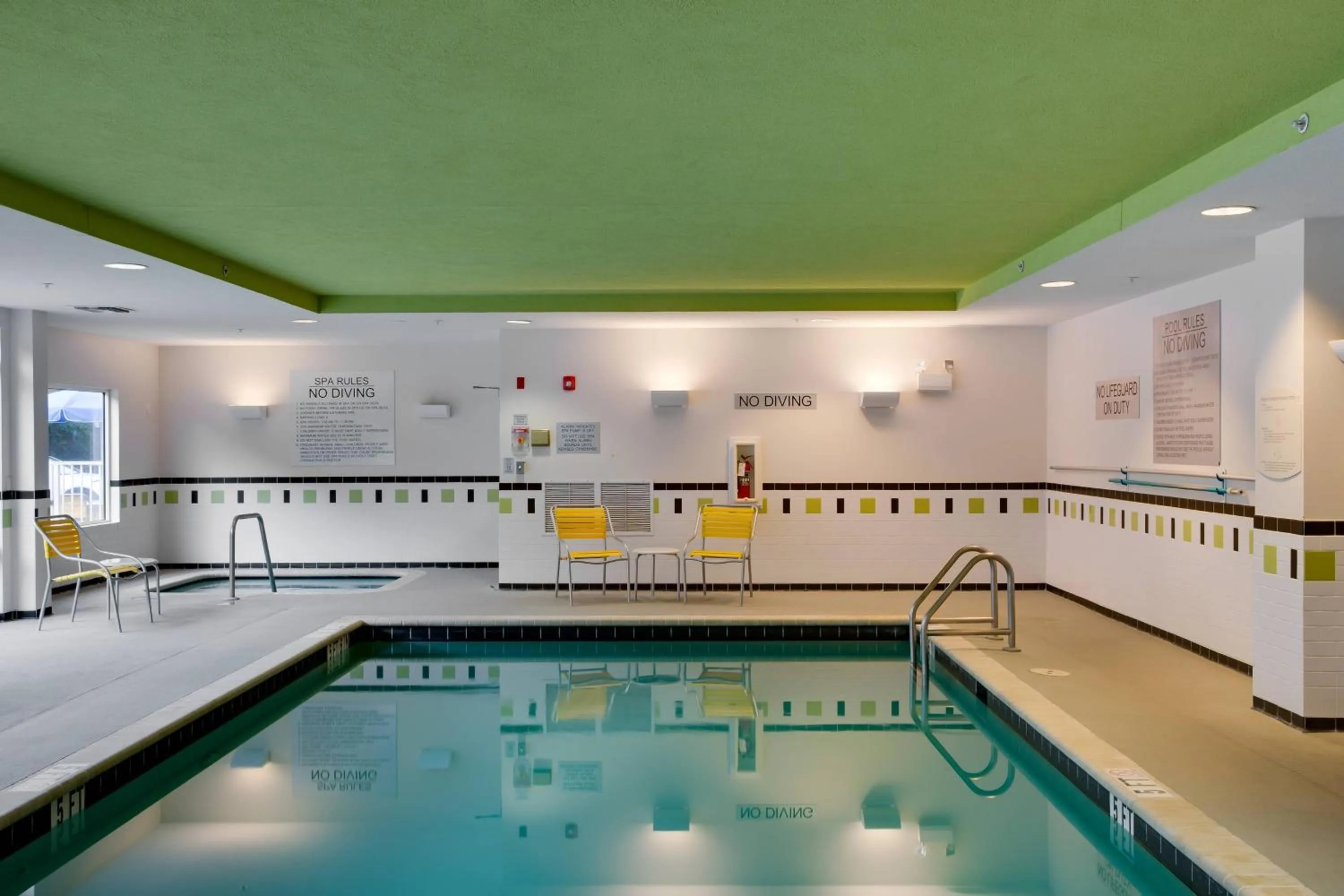 Swimming pool in Fairfield Inn & Suites Lake City
