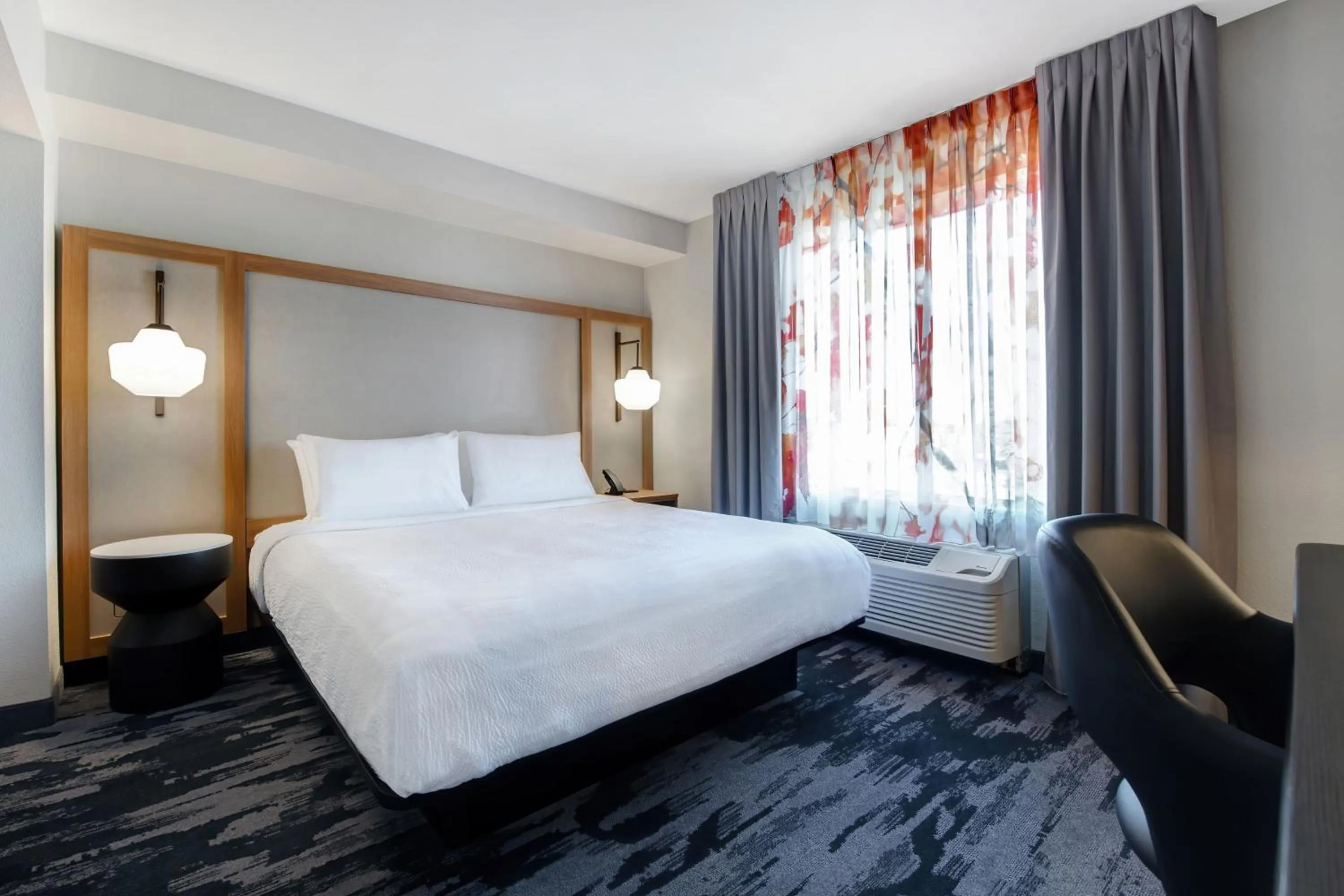 Photo of the whole room, Bed in Fairfield Inn & Suites by Marriott Greenwood