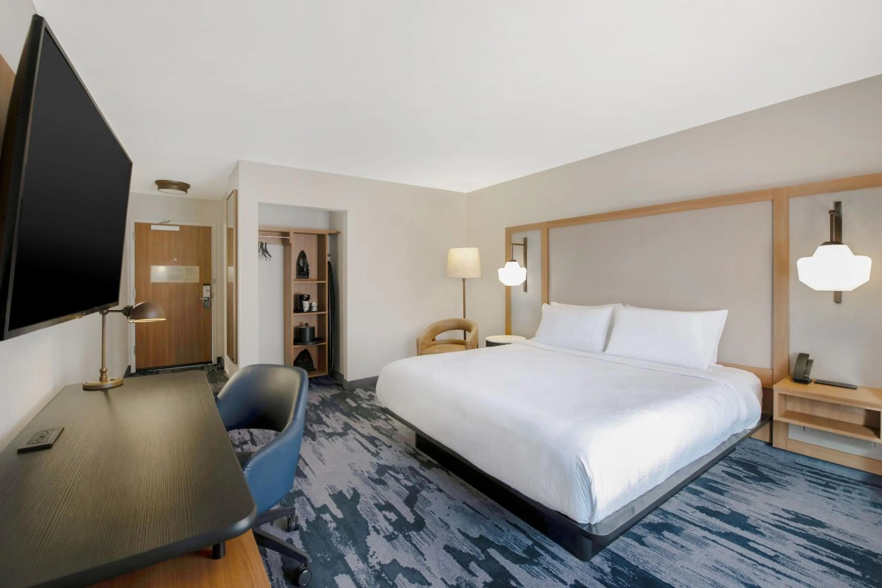 Photo of the whole room, Bed in Fairfield Inn & Suites by Marriott Greenwood