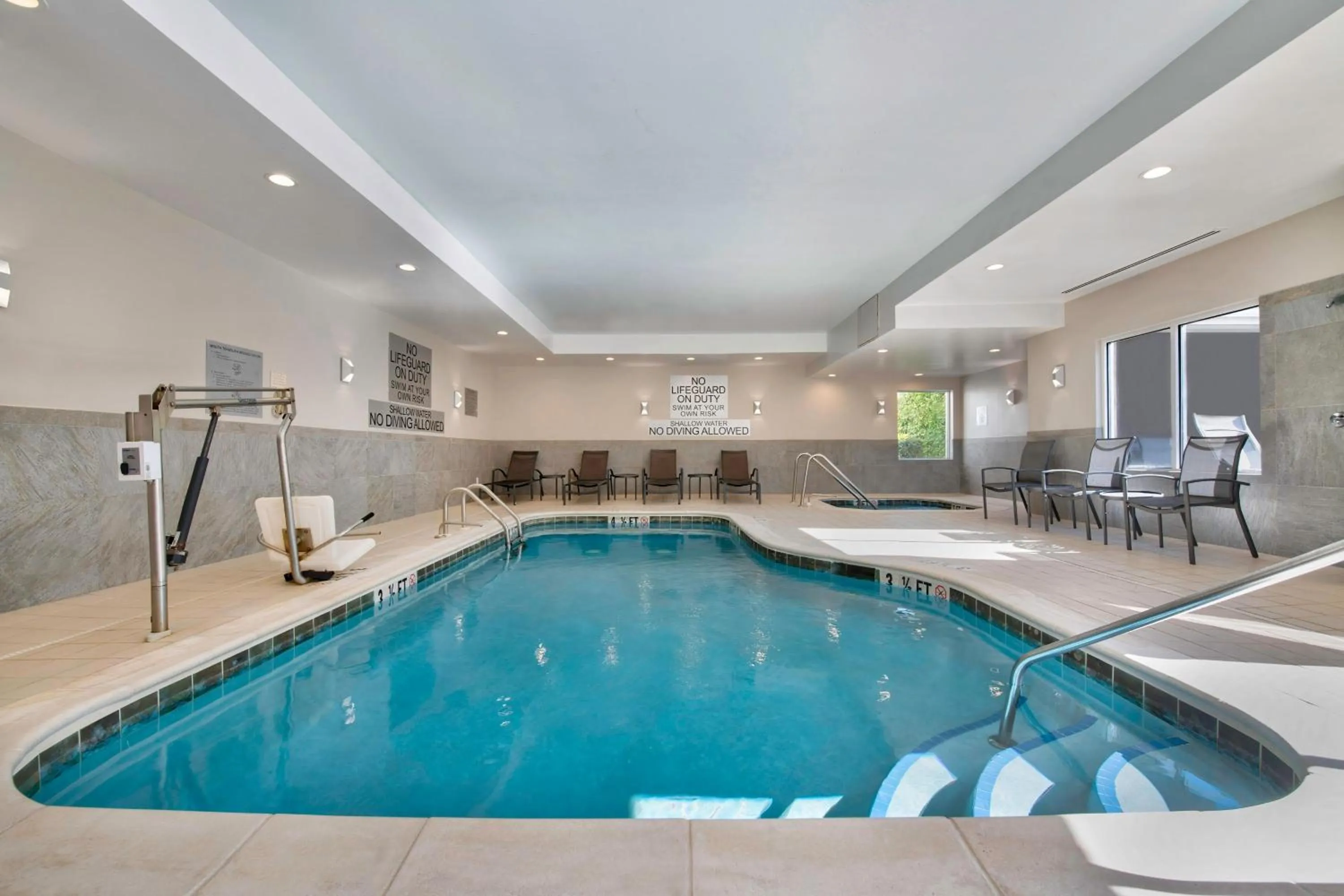 Swimming pool in Fairfield Inn & Suites by Marriott Greenwood