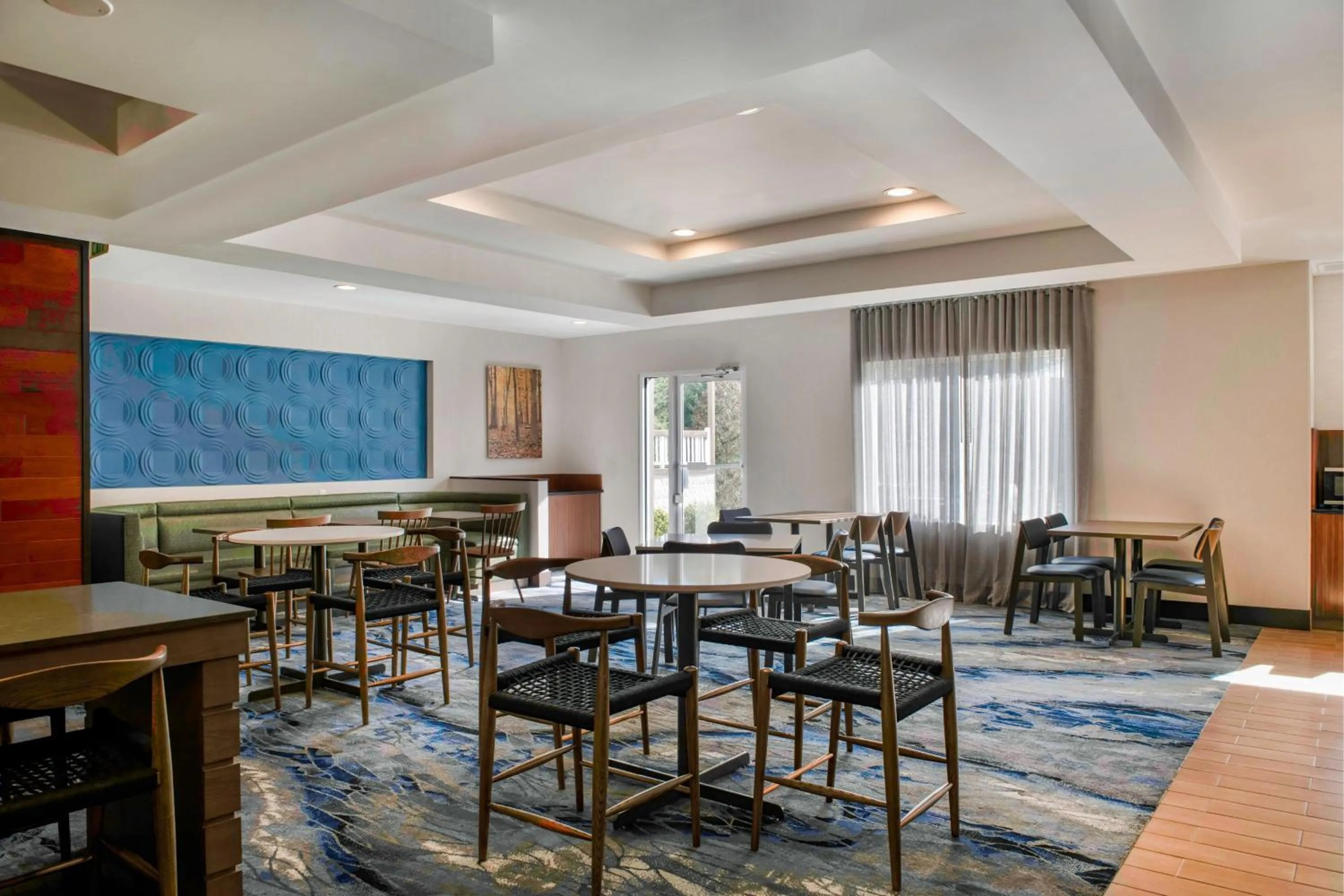 Breakfast in Fairfield Inn & Suites by Marriott Greenwood