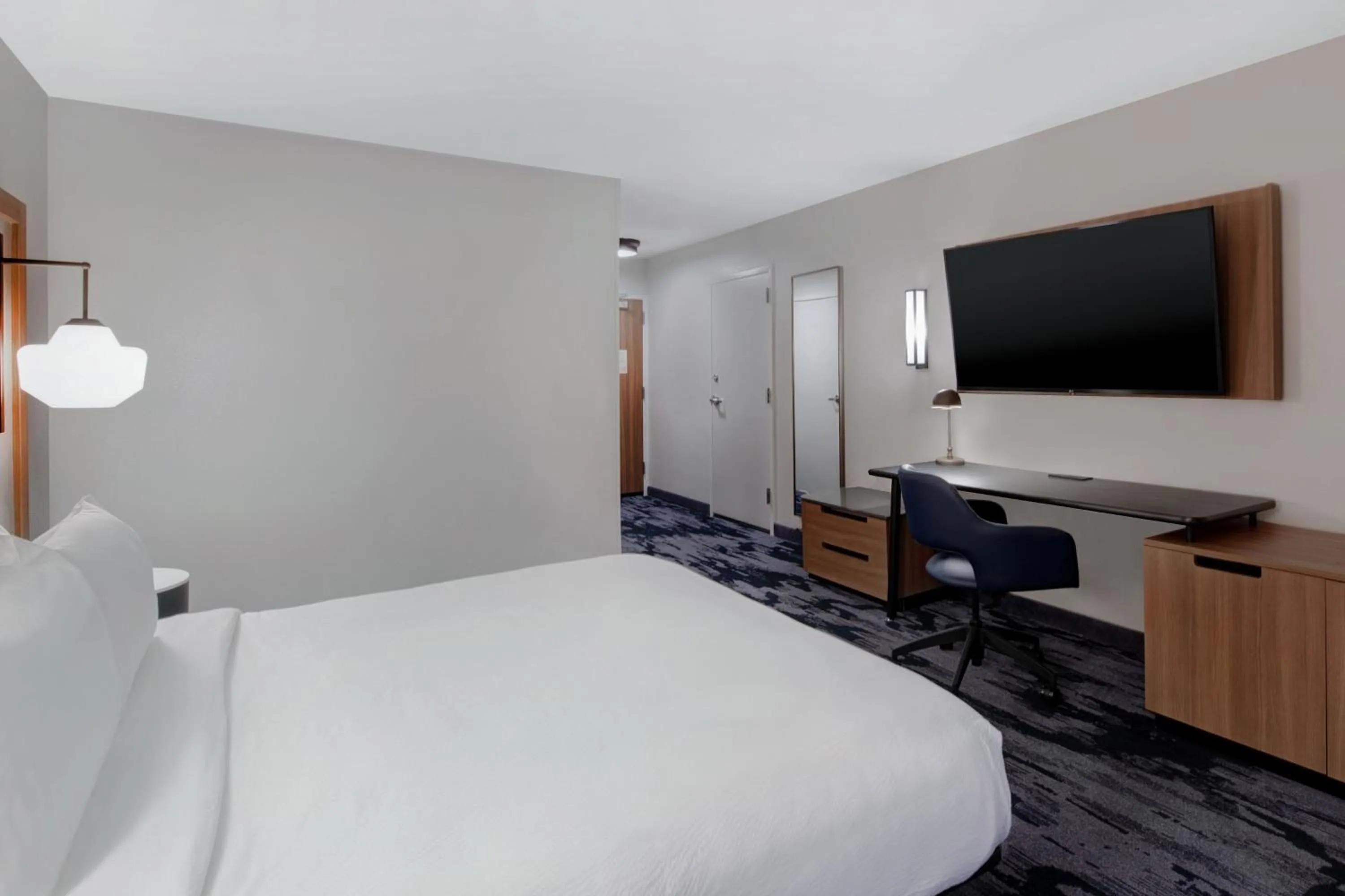 Photo of the whole room, Bed in Fairfield Inn & Suites by Marriott Greenwood