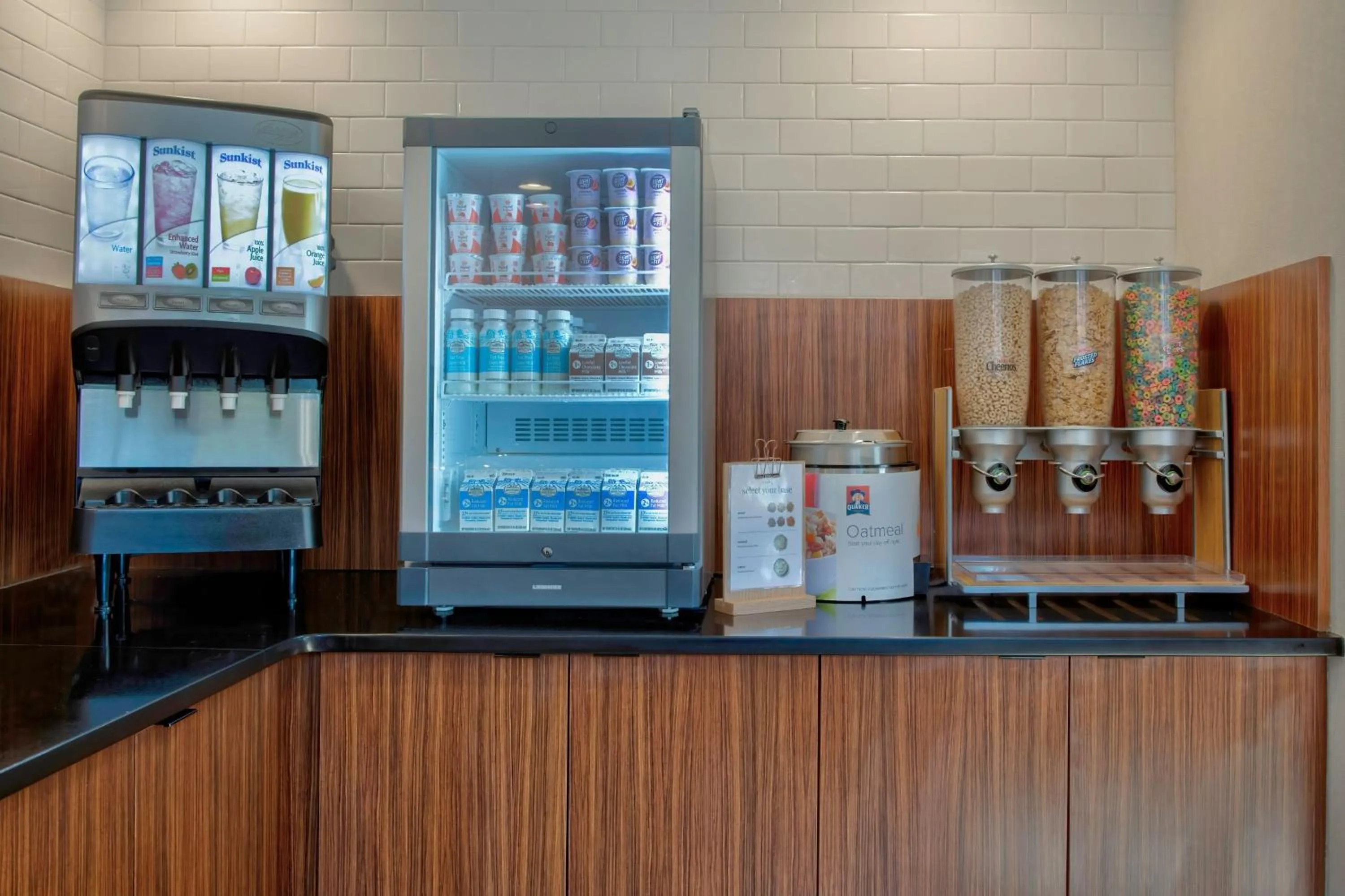 Breakfast in Fairfield Inn & Suites by Marriott Greenwood