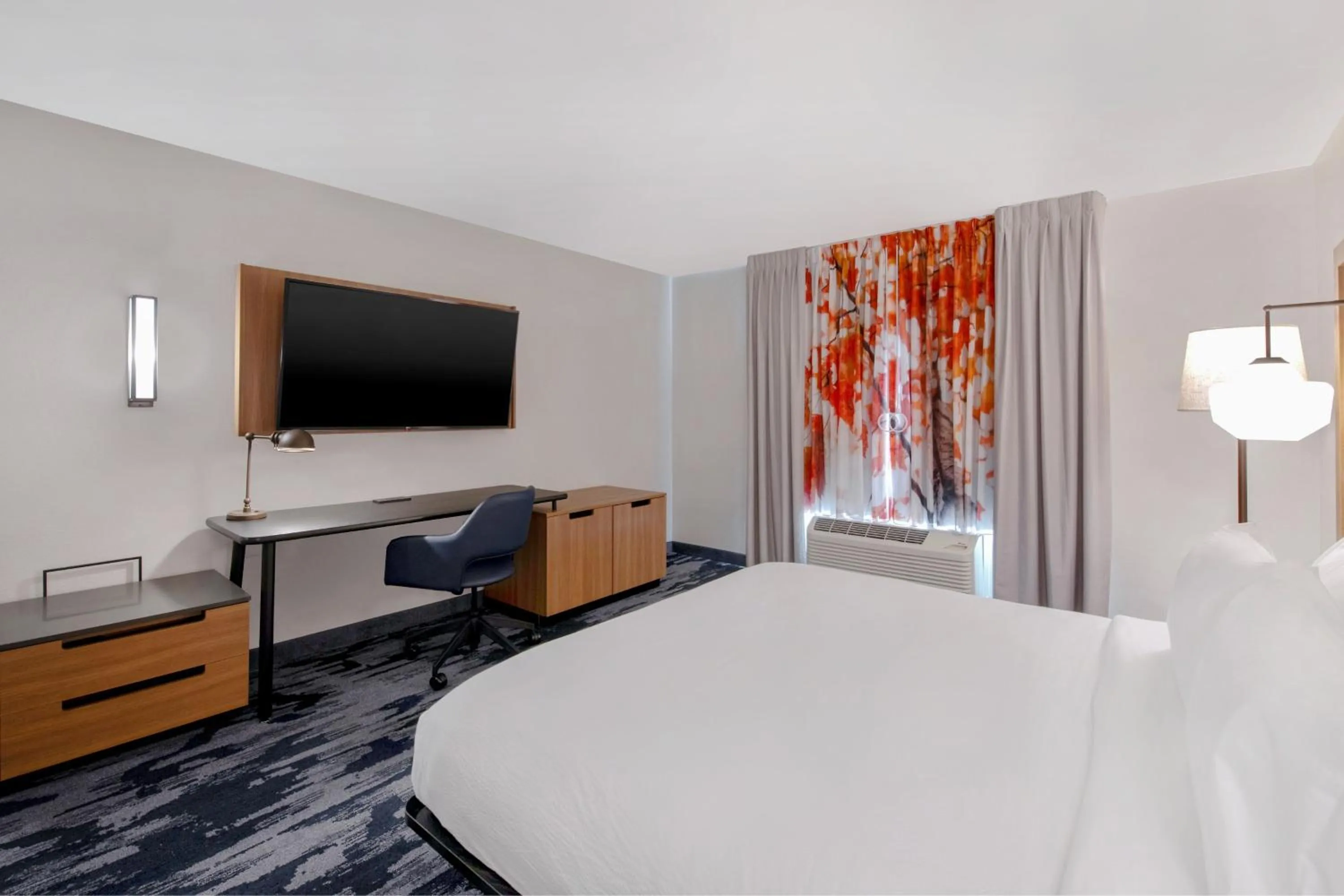 Photo of the whole room, Bed in Fairfield Inn & Suites by Marriott Greenwood