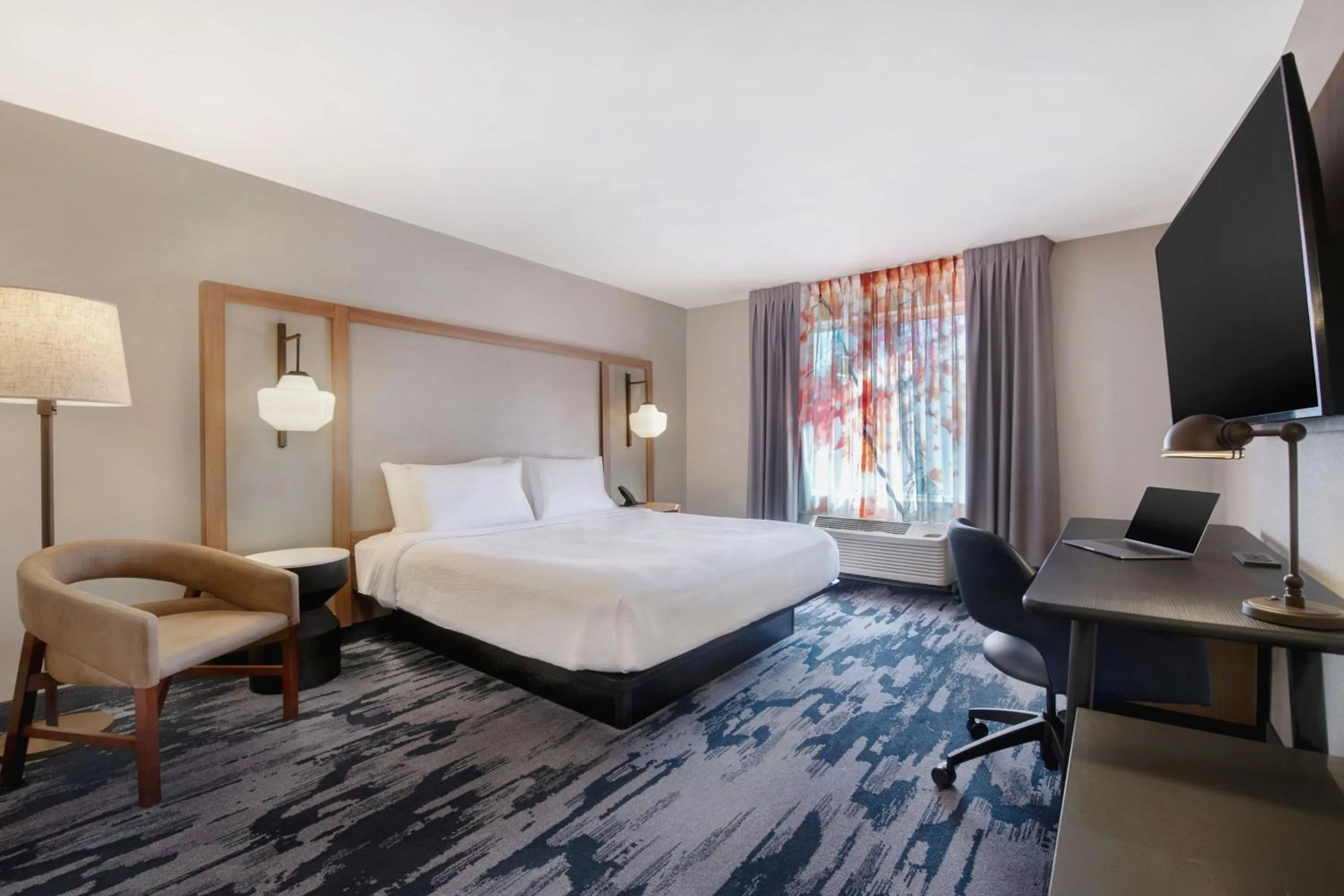 Photo of the whole room, Bed in Fairfield Inn & Suites by Marriott Greenwood