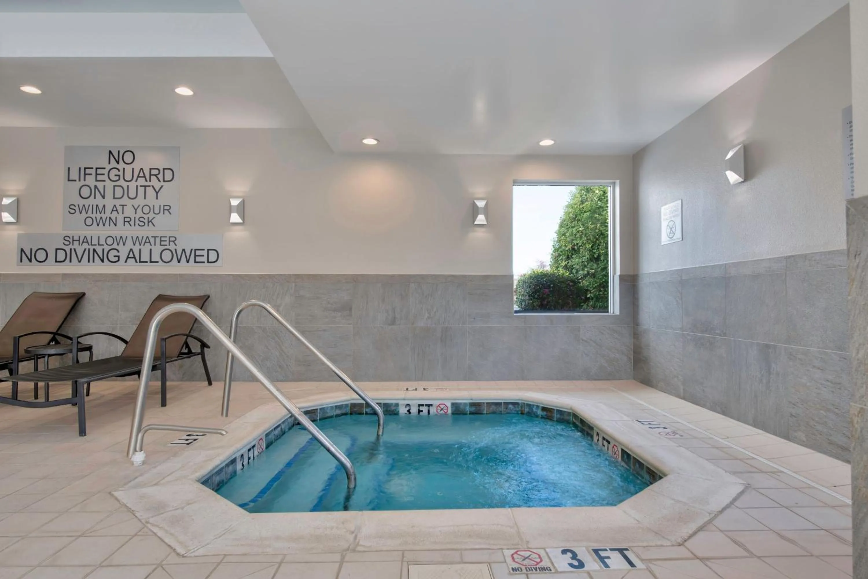 Swimming pool in Fairfield Inn & Suites by Marriott Greenwood