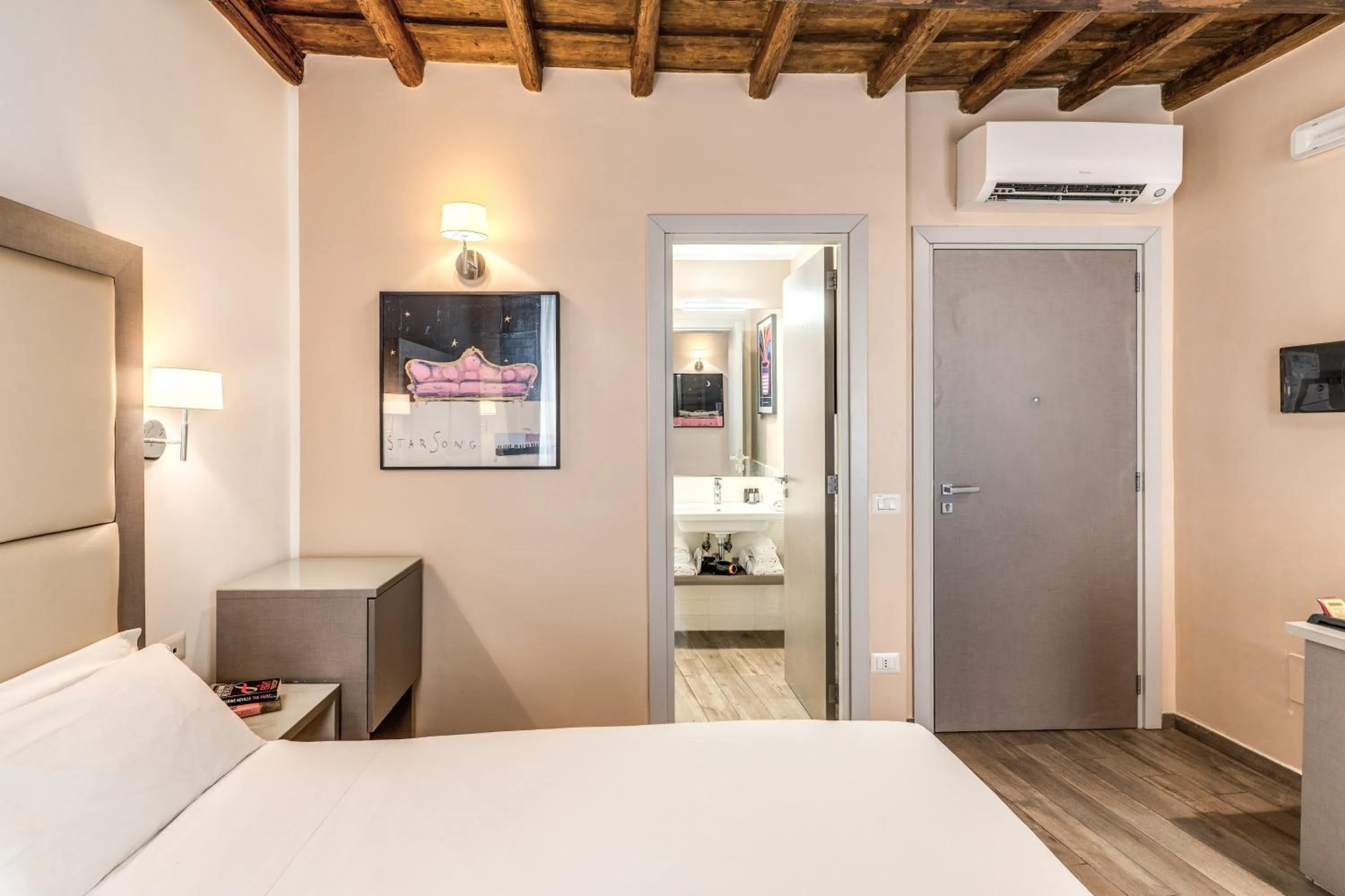 Bedroom, Bed in Reginella Suites