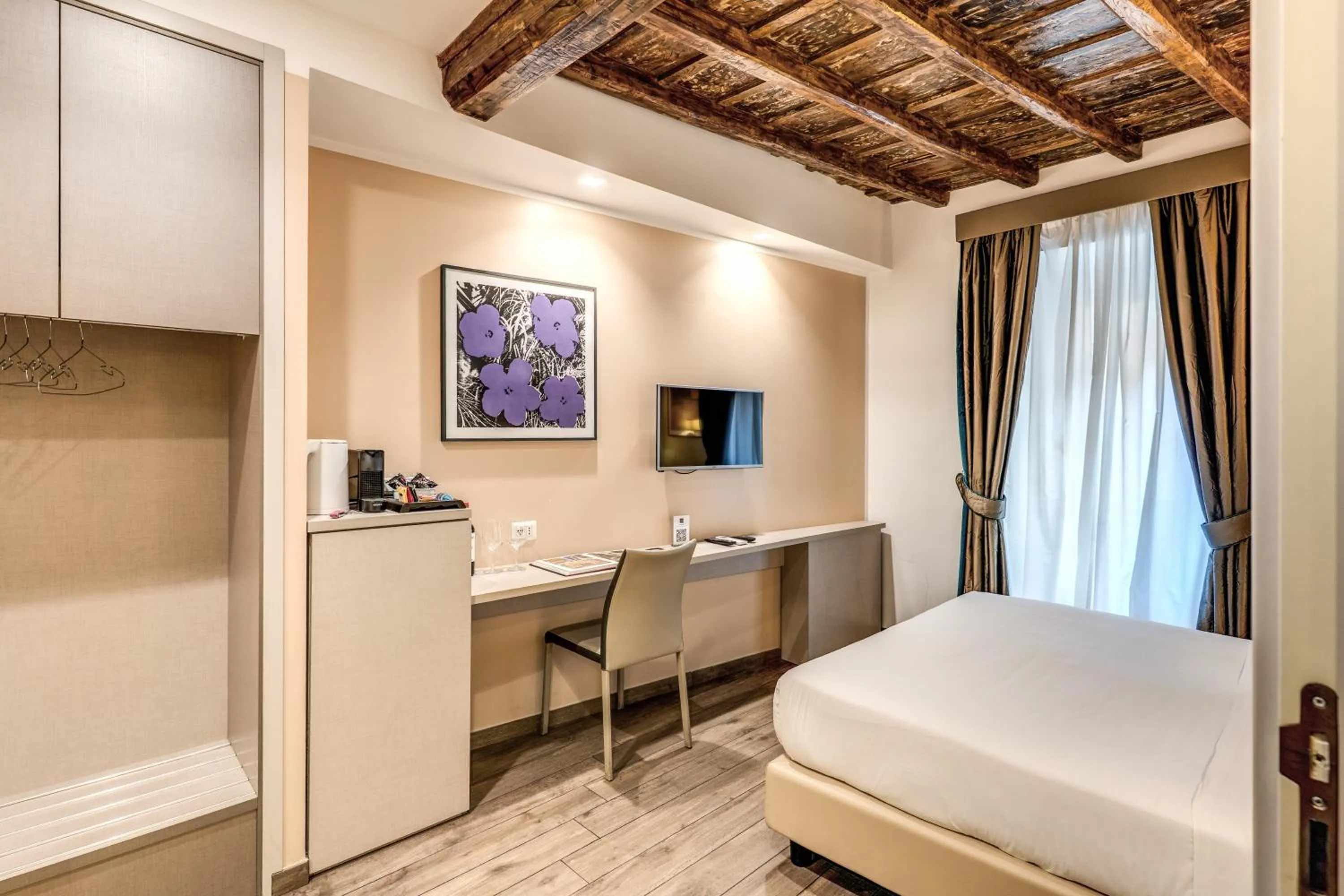Bedroom, Bed in Reginella Suites