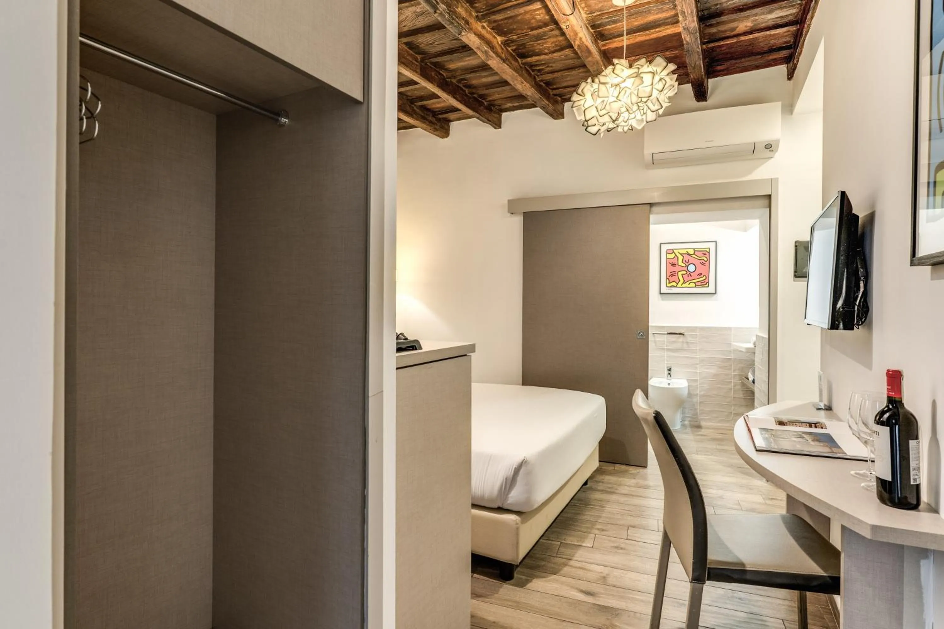 Bedroom, Bed in Reginella Suites