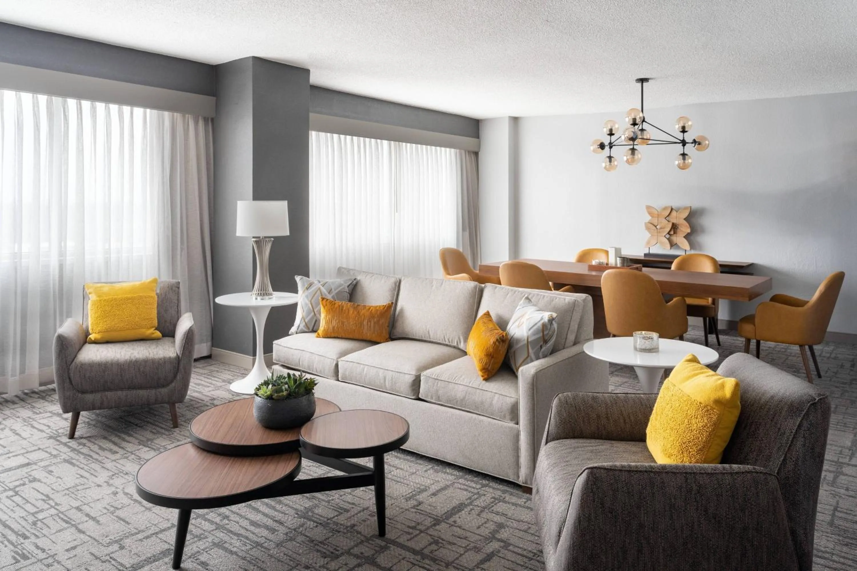 Living room in Marriott Greensboro Downtown