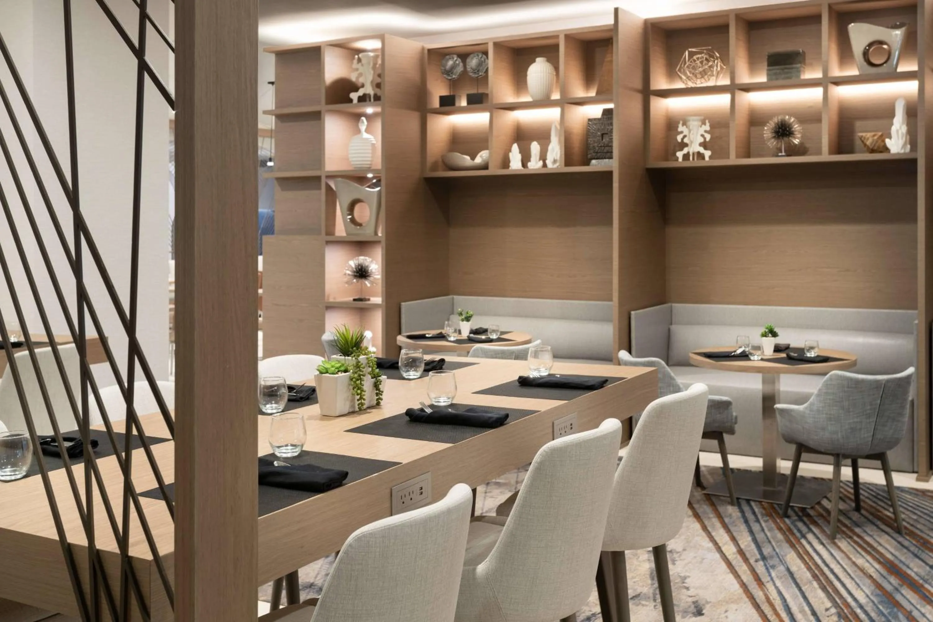 Restaurant/places to eat in Marriott Greensboro Downtown