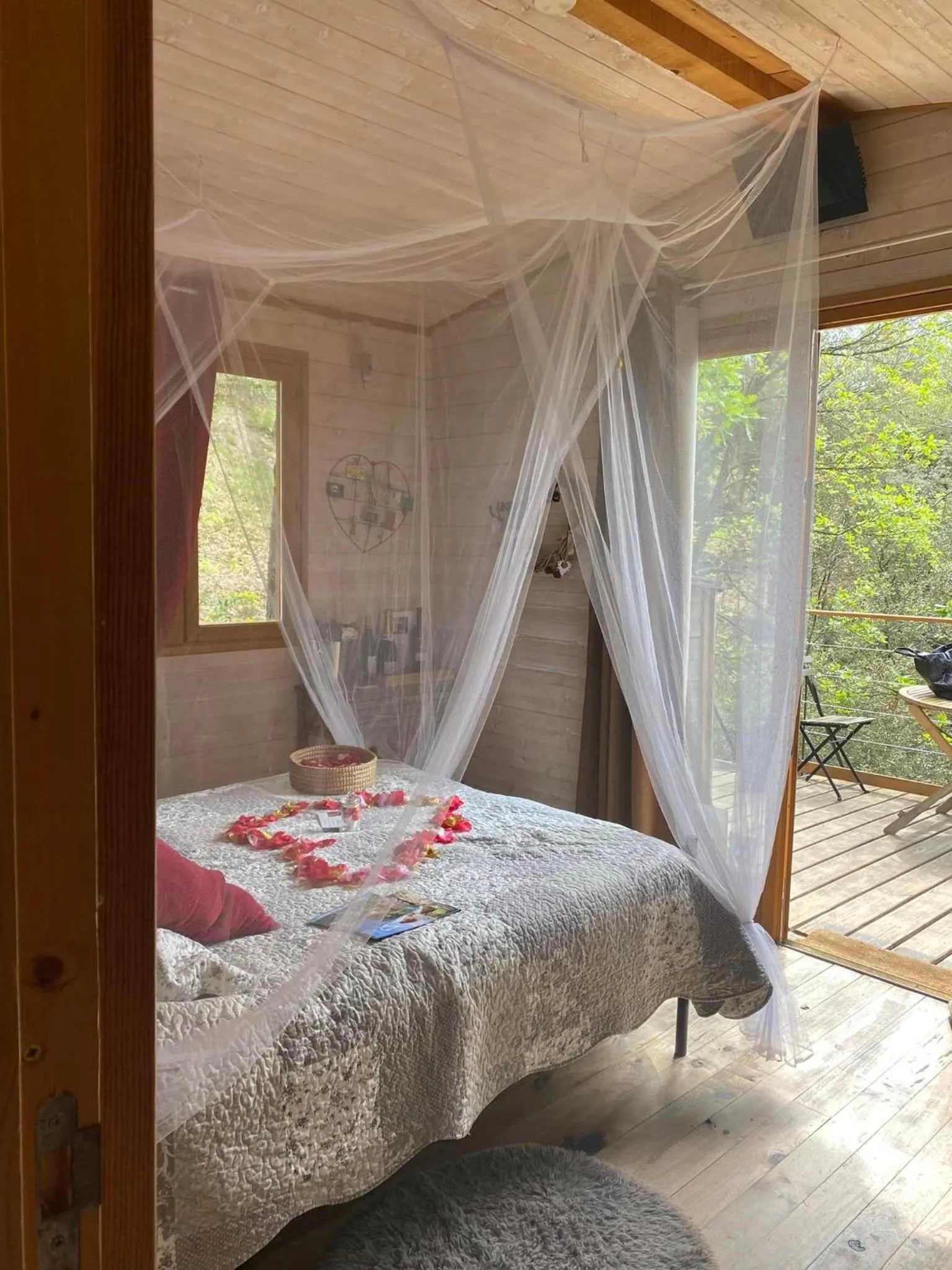 Bed in La cabane des amoureux