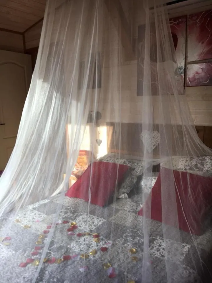 Bed in La cabane des amoureux