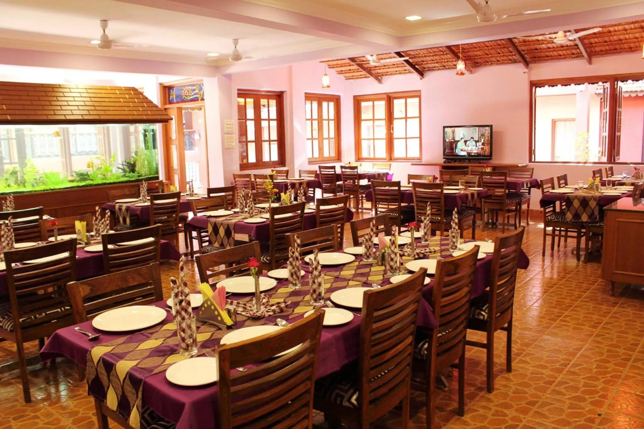 Restaurant/places to eat in Shantai By the Lake