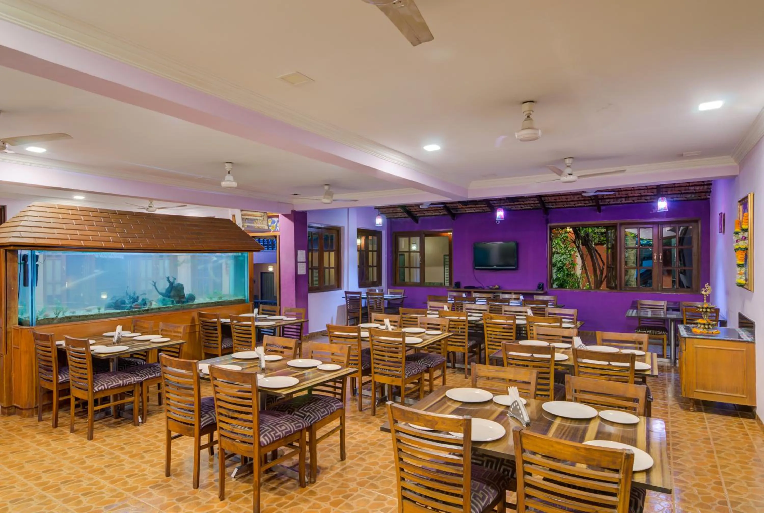 Restaurant/places to eat in Shantai By the Lake