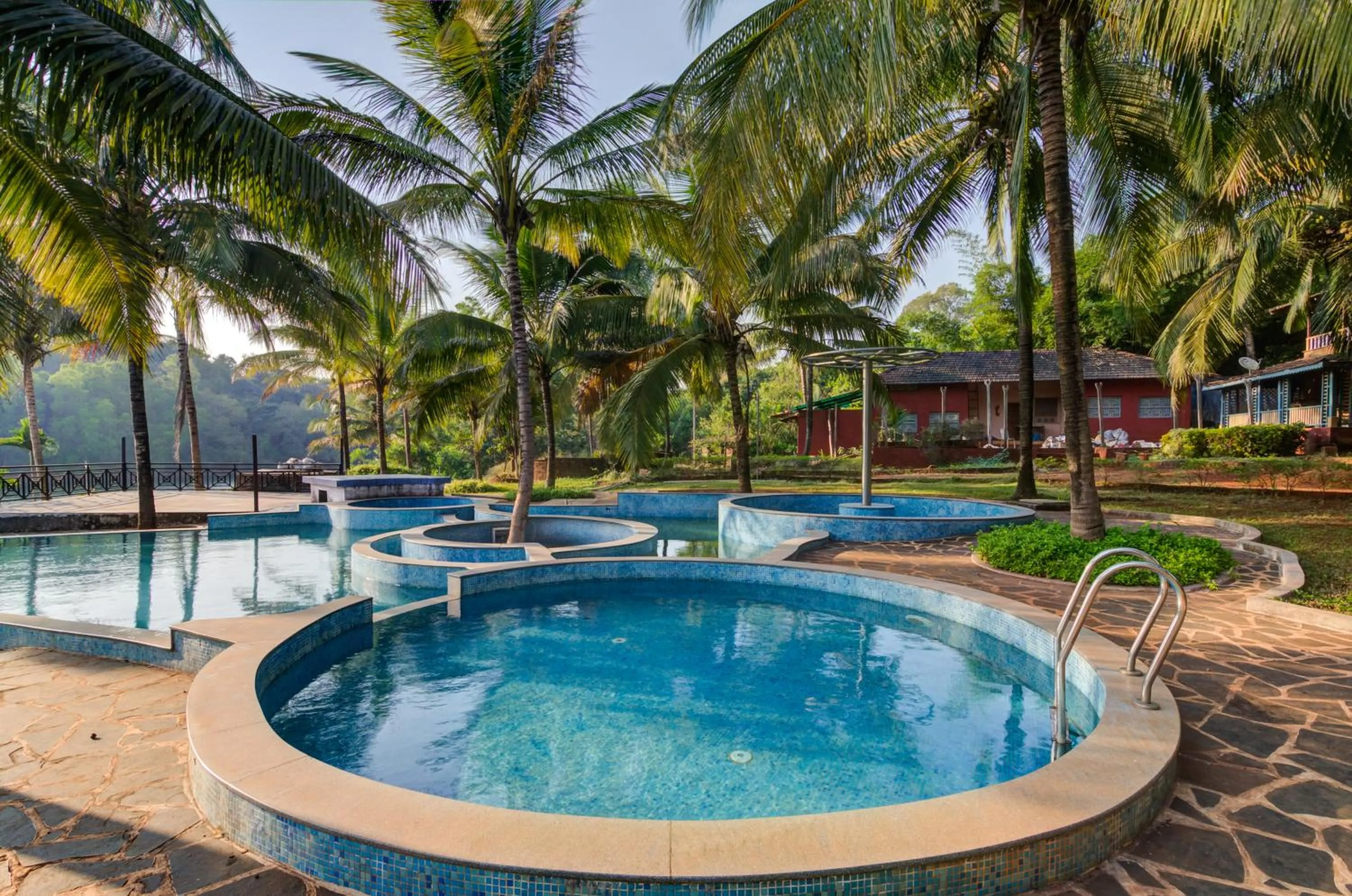 Swimming pool in Shantai By the Lake