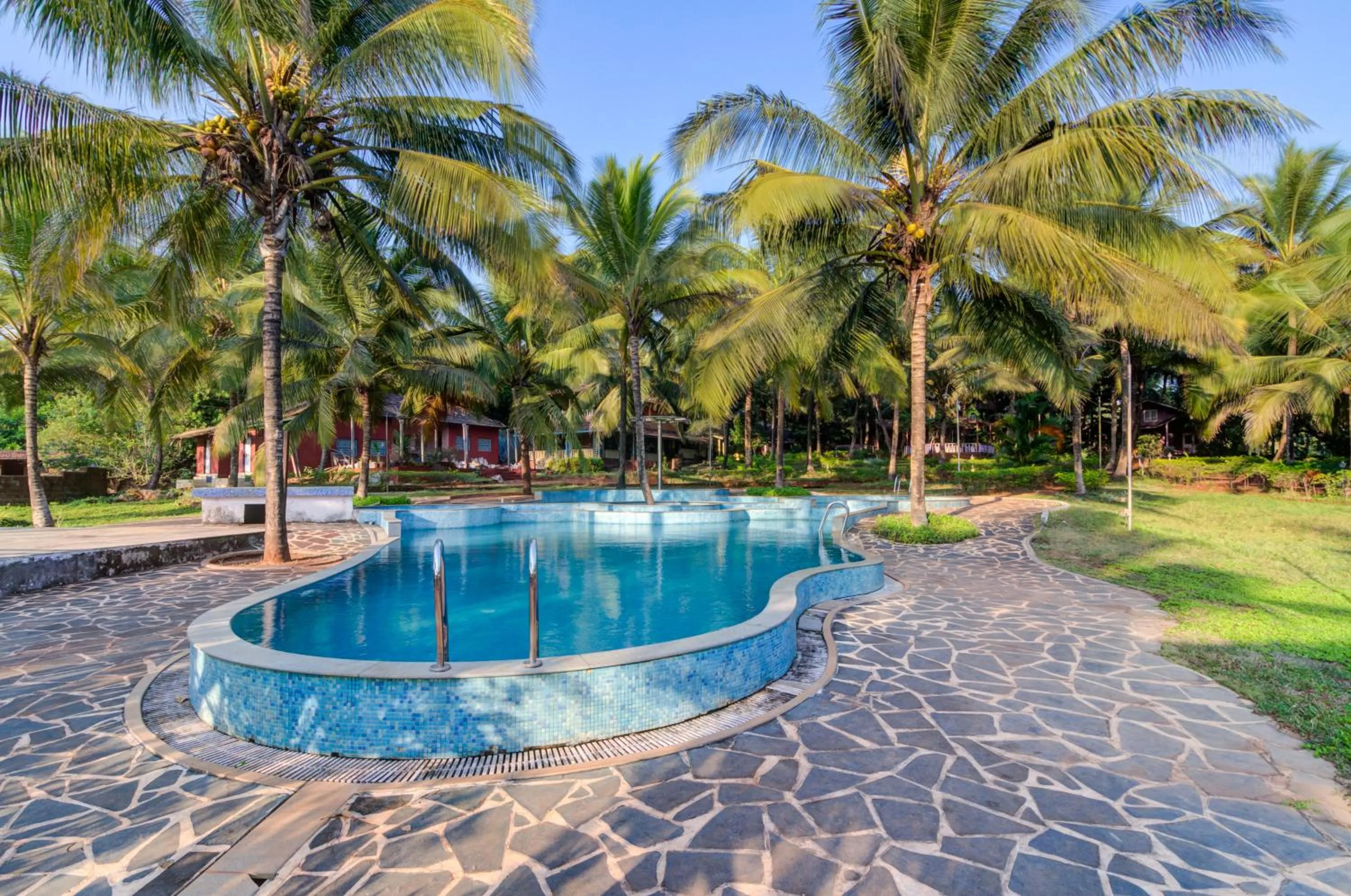 Swimming pool in Shantai By the Lake