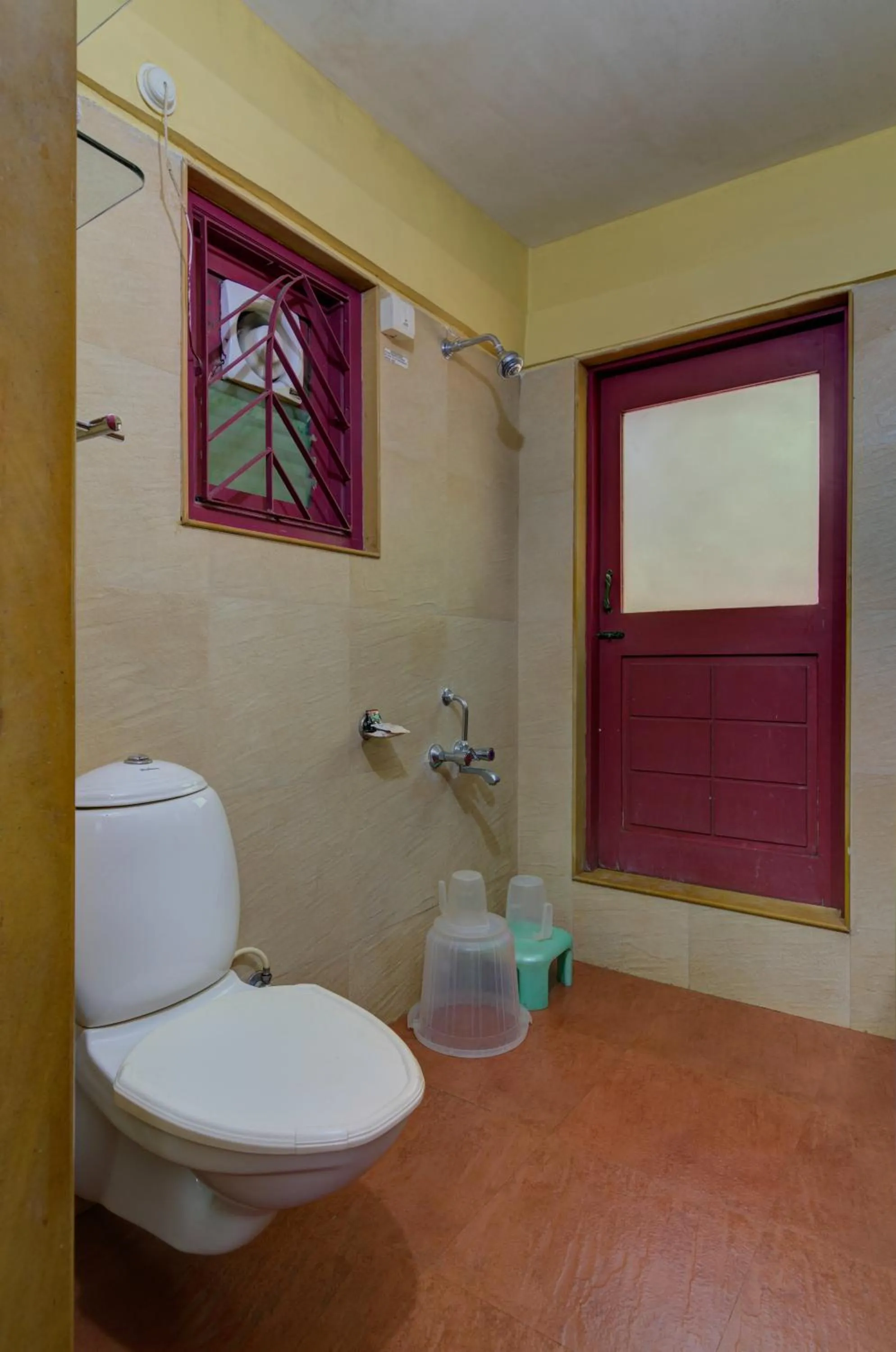 Toilet in Shantai By the Lake