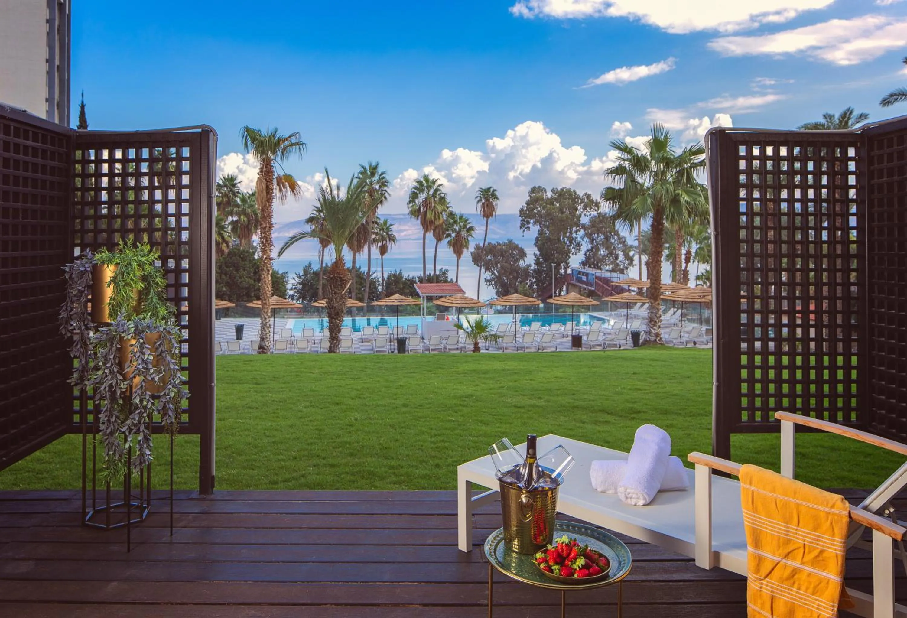 Garden in Hotel Lake House Kinneret