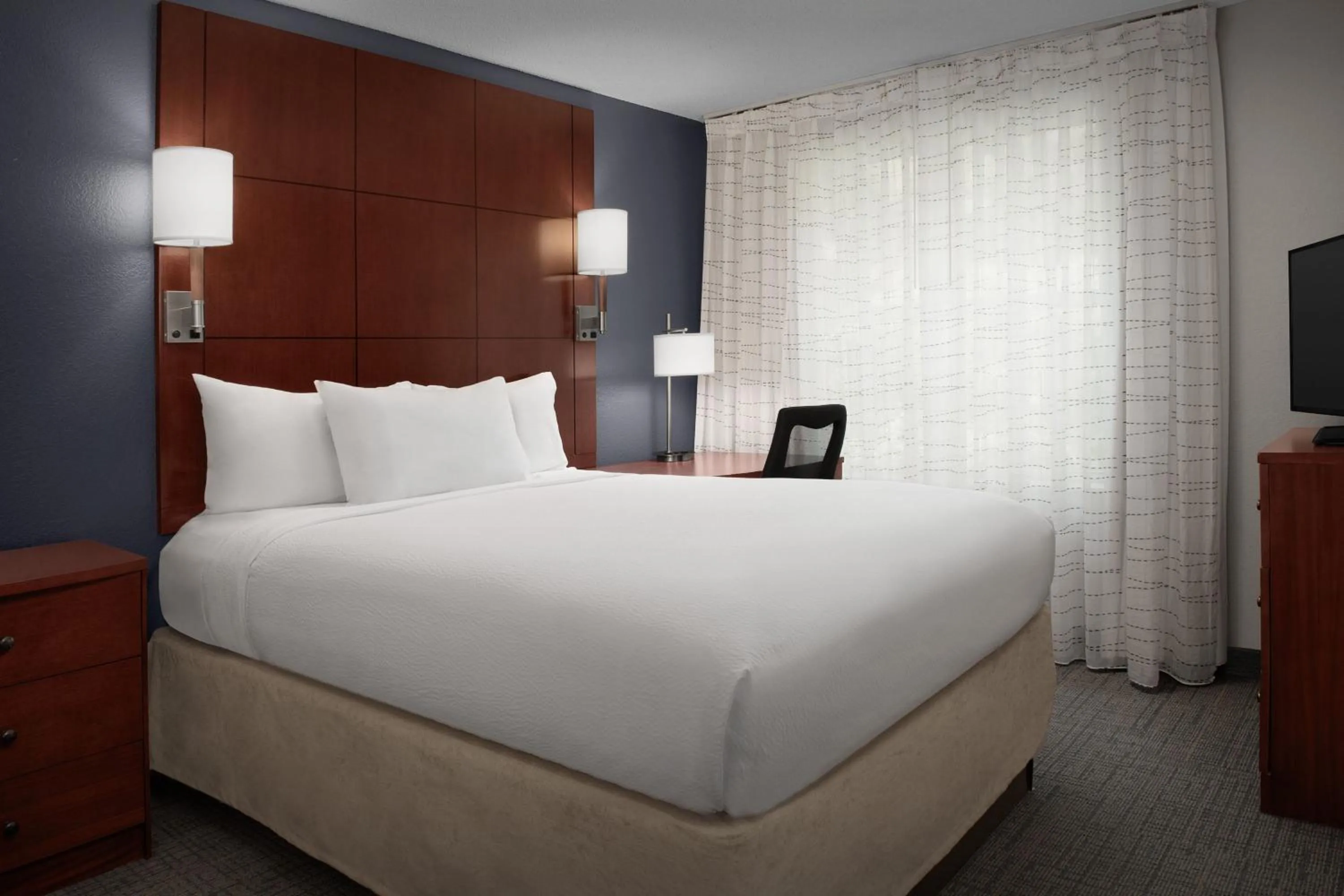 Bedroom, Bed in Residence Inn by Marriott Greensboro Airport