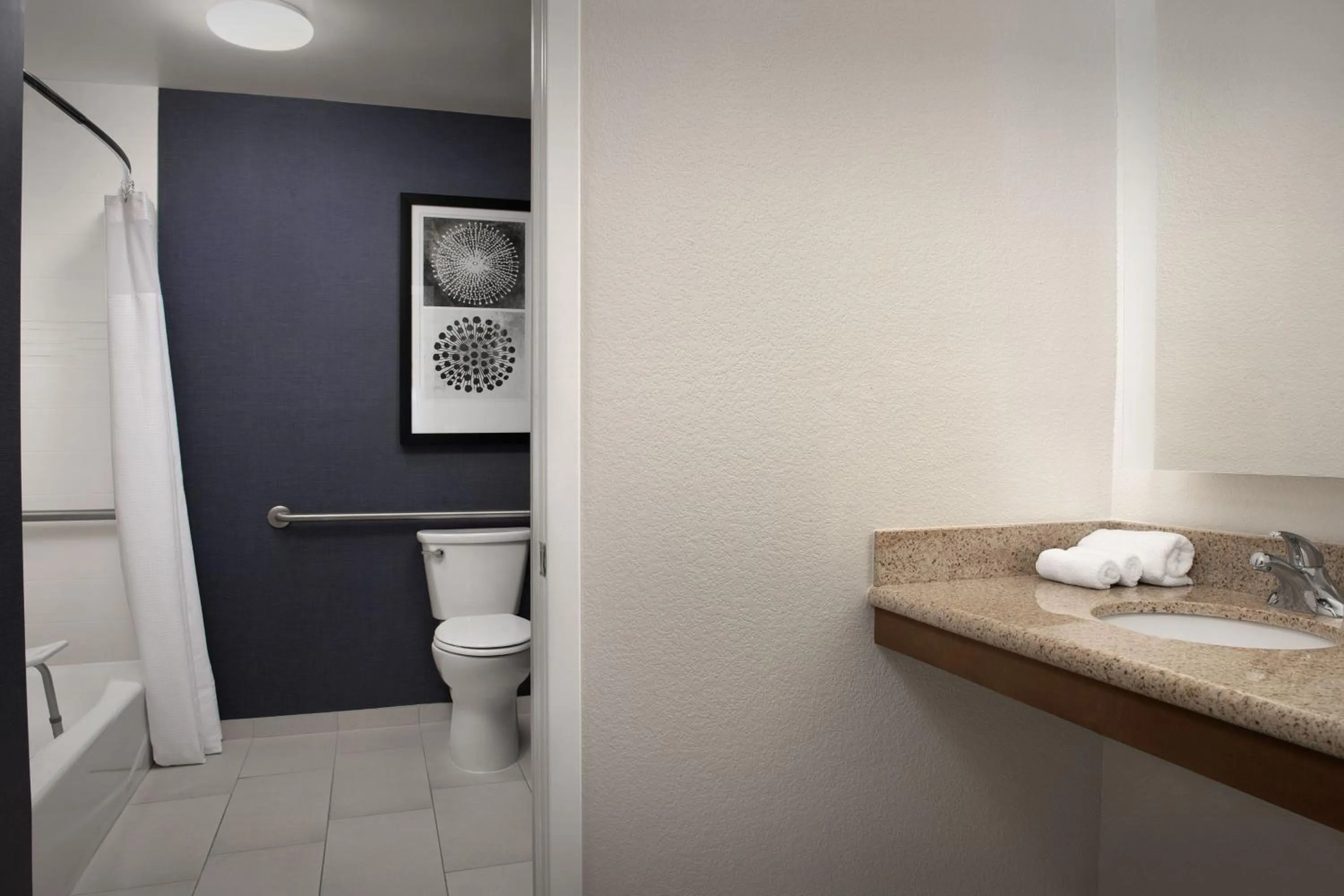 Bedroom in Residence Inn by Marriott Greensboro Airport