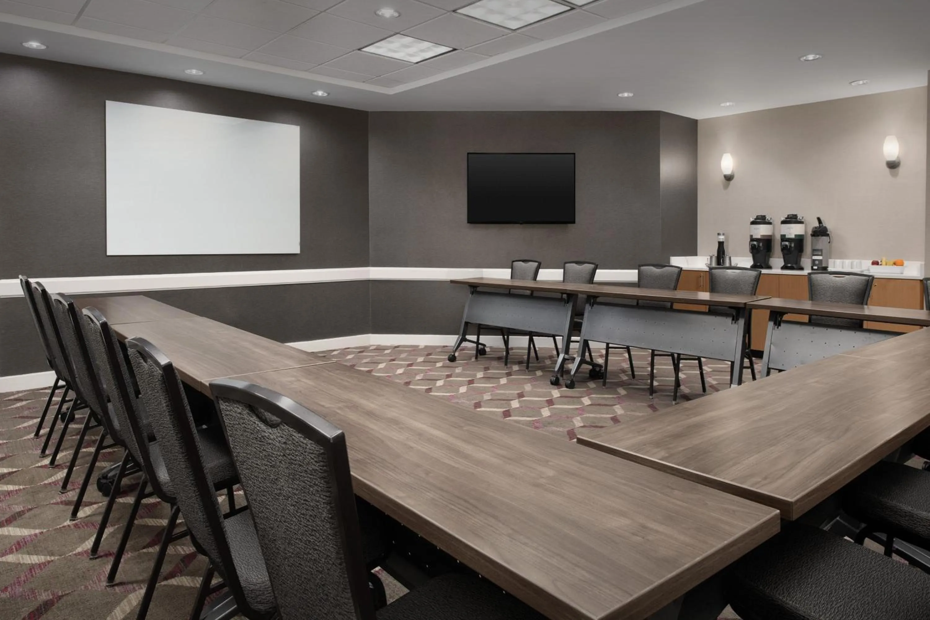 Meeting/conference room in Residence Inn by Marriott Greensboro Airport