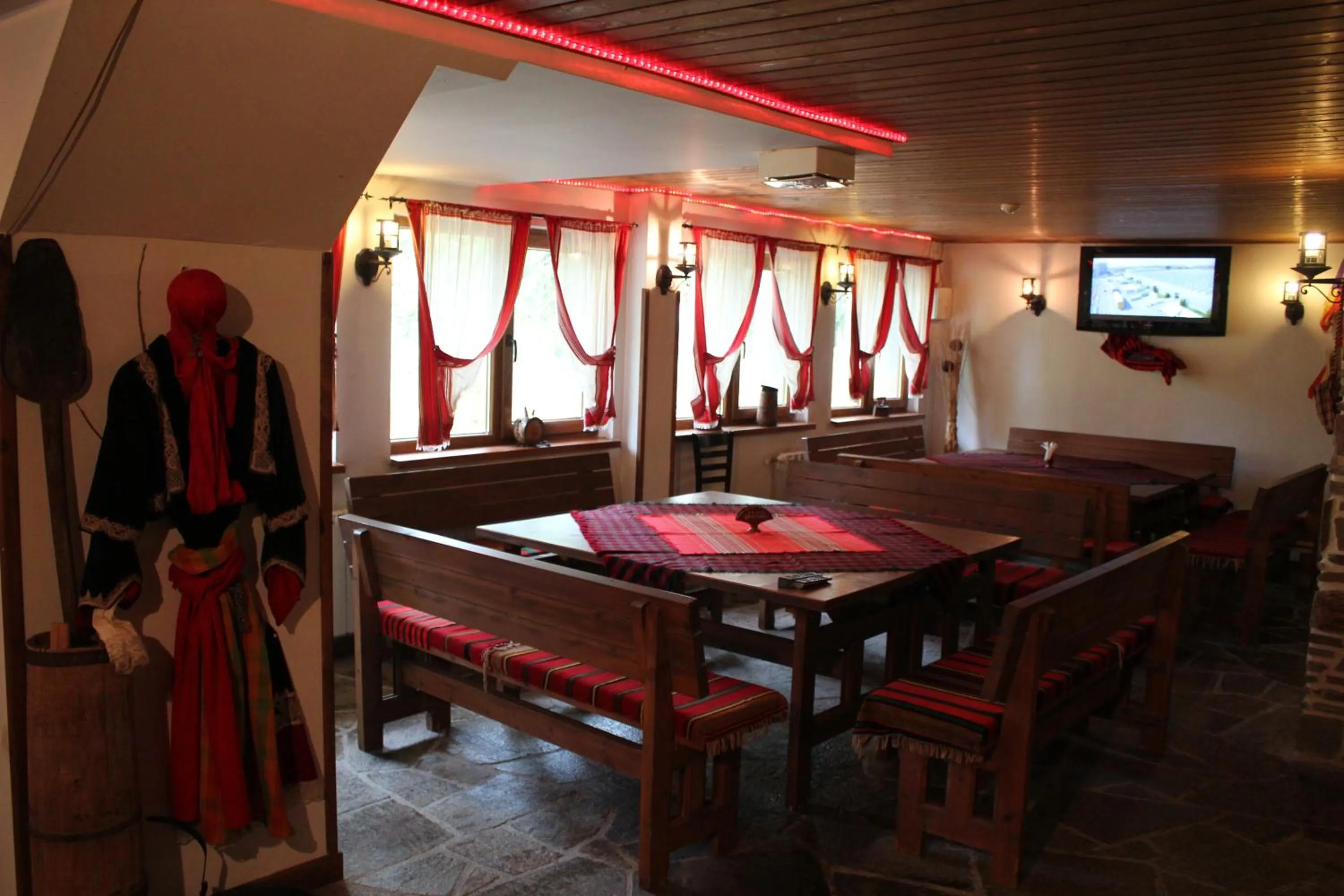 Restaurant/places to eat in Nevada Aparthotel