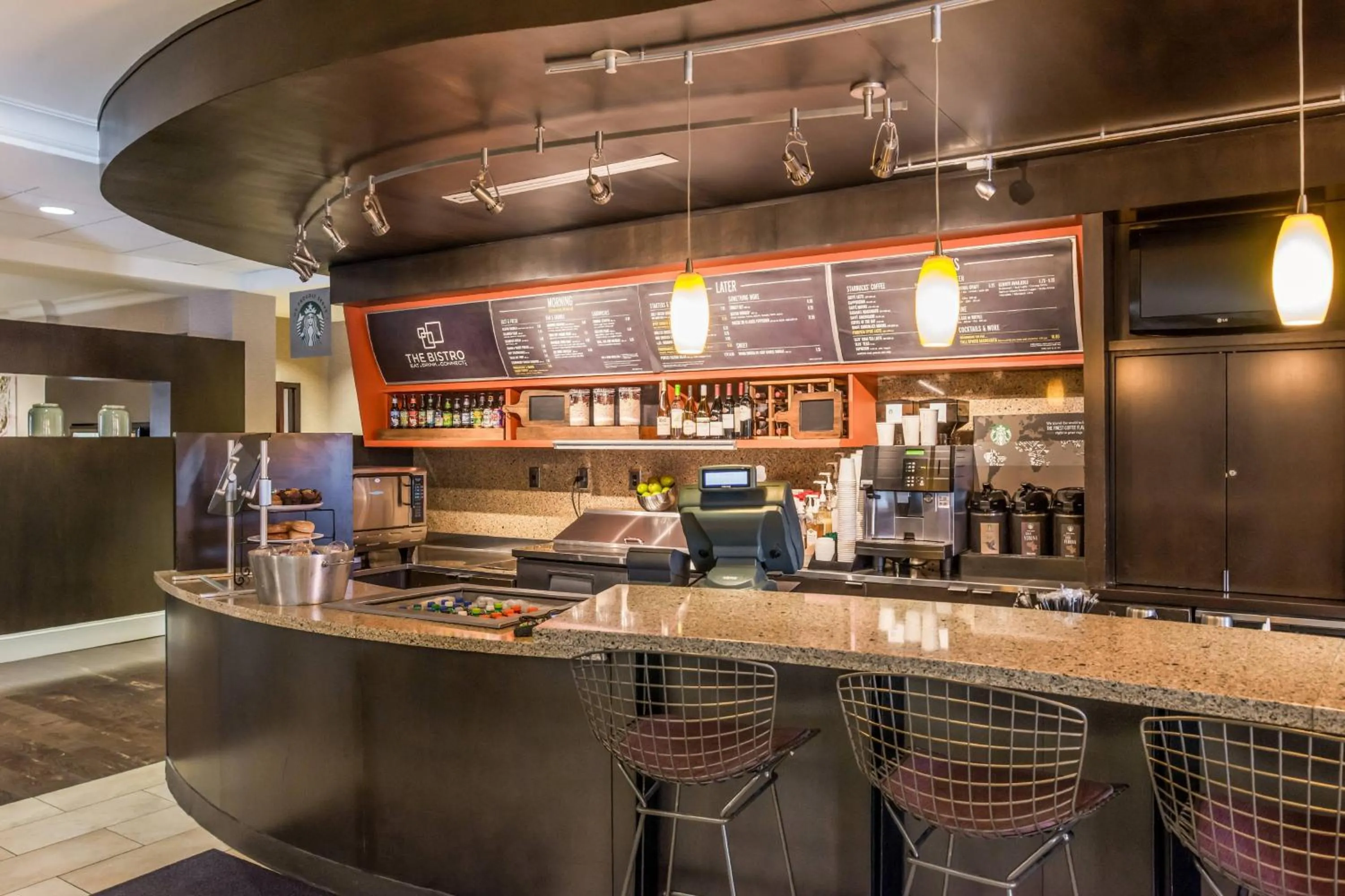 Lounge or bar in Courtyard Clemson