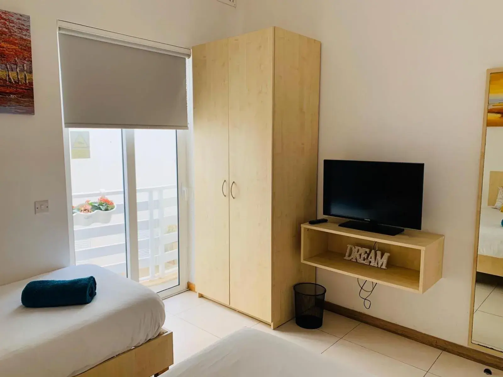 Twin Room with Balcony in Hostel Malti Budget Twin Room with Balcony in Hostel Malti Budget