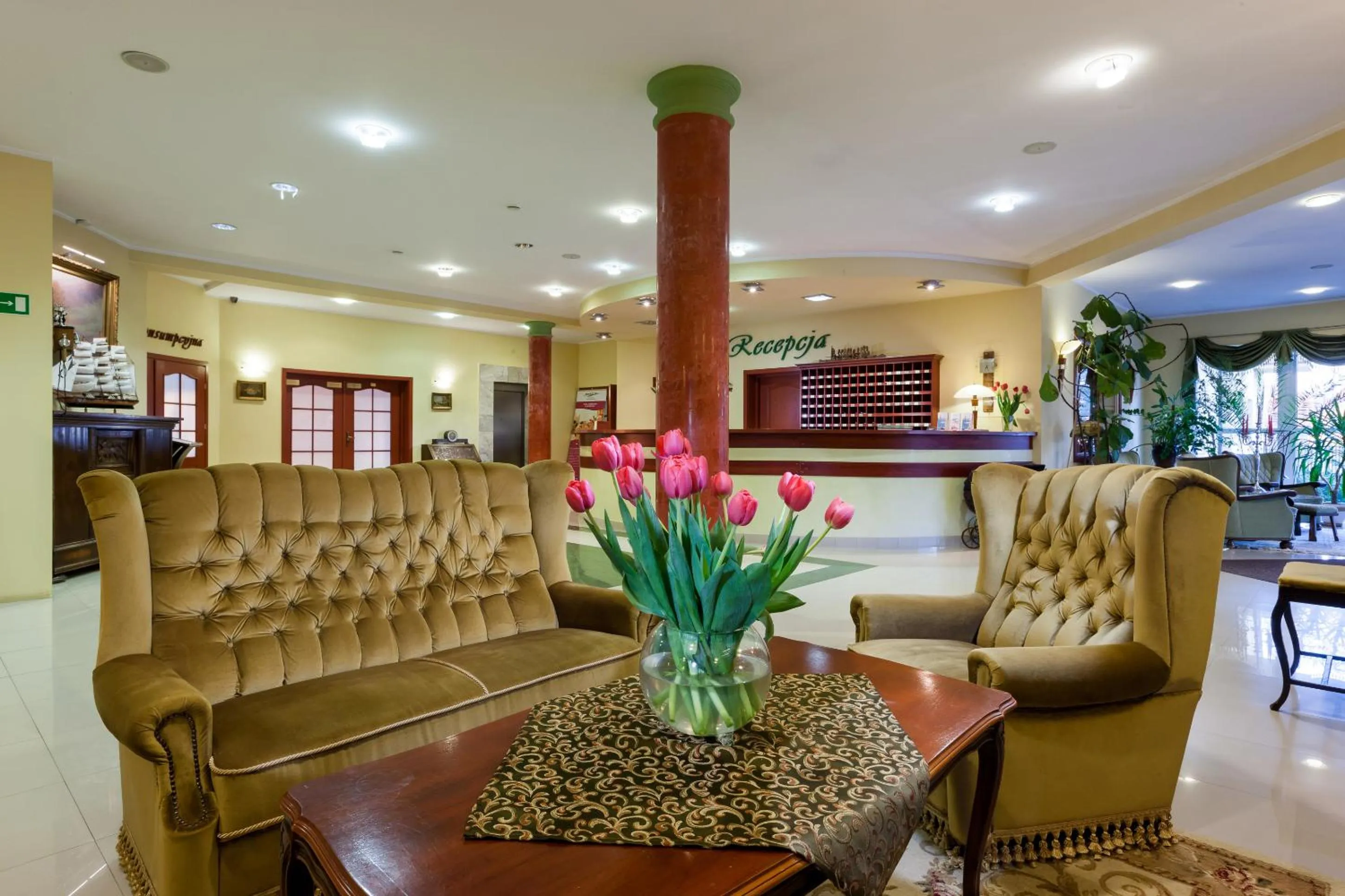 Lobby or reception in BURSZTYN - BERNSTEIN SPA & Wellness
