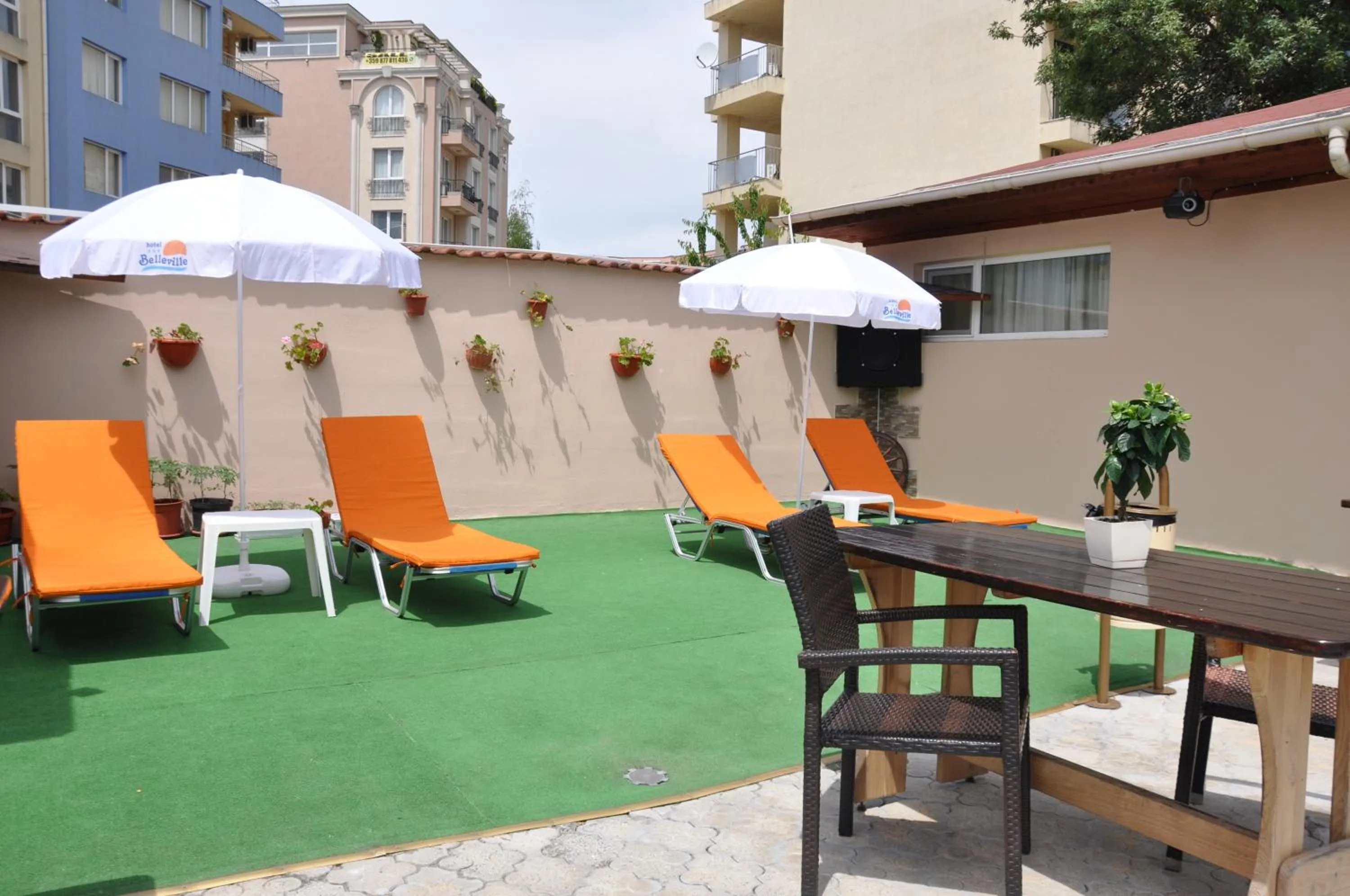 Swimming pool in Hotel BelleVille