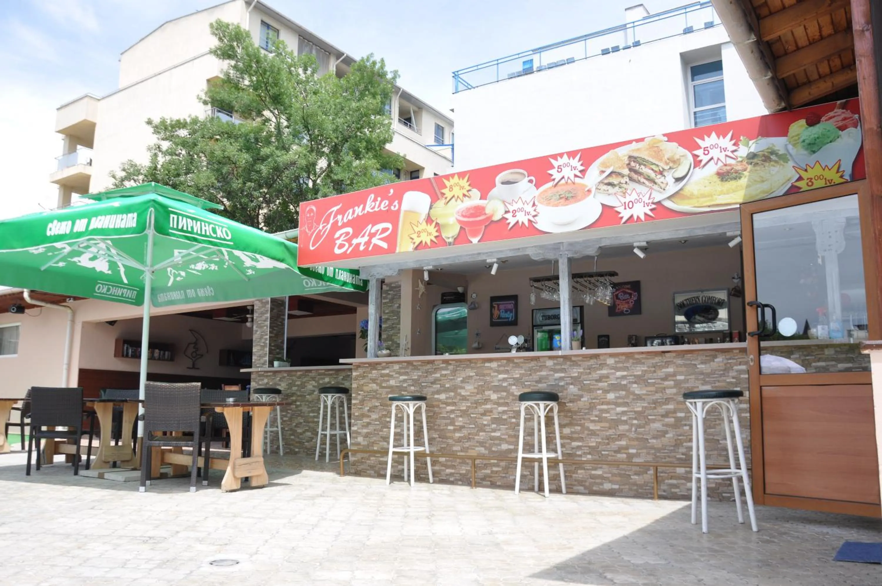 Lounge or bar in Hotel BelleVille