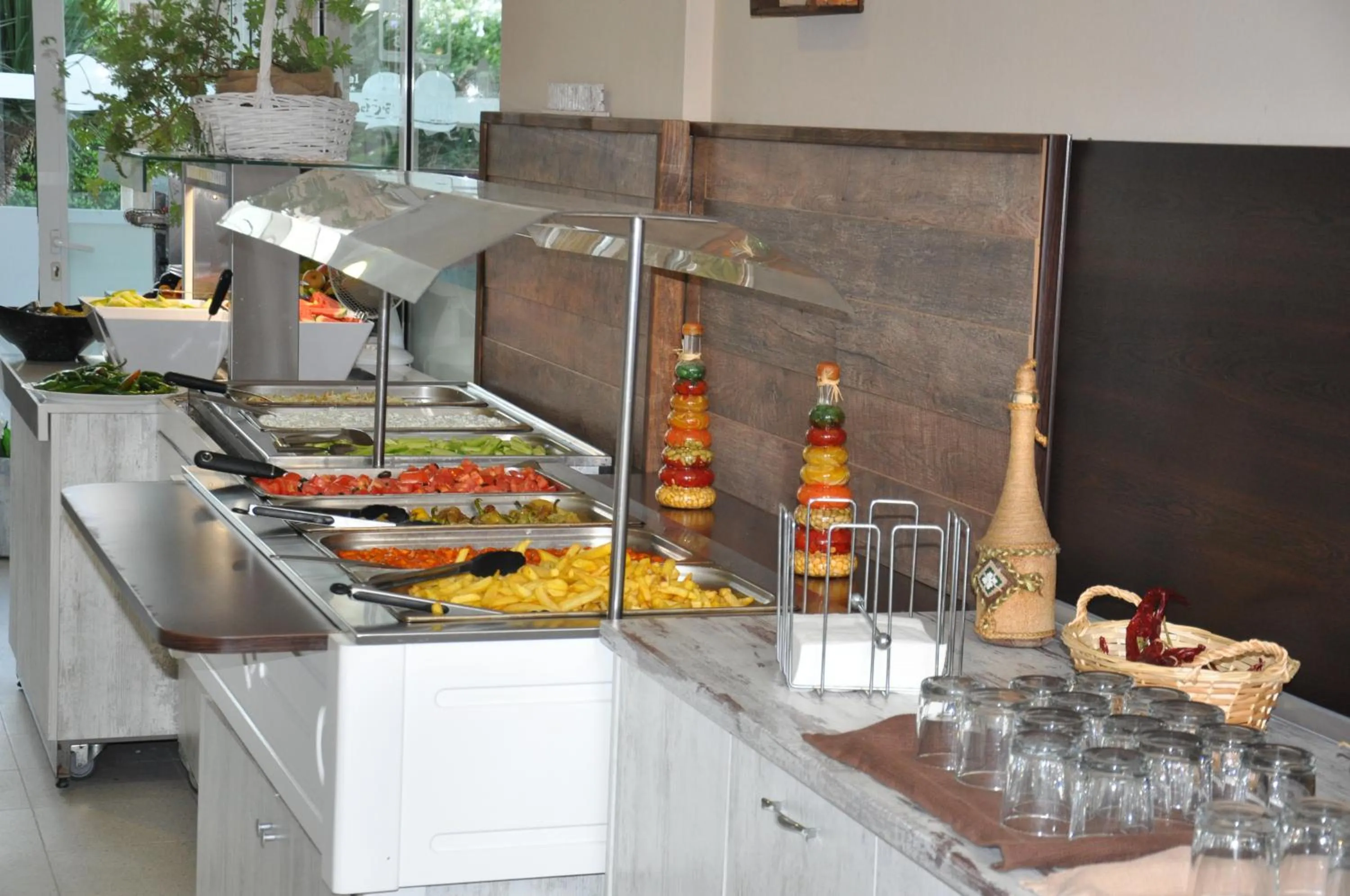 Restaurant/places to eat in Hotel BelleVille