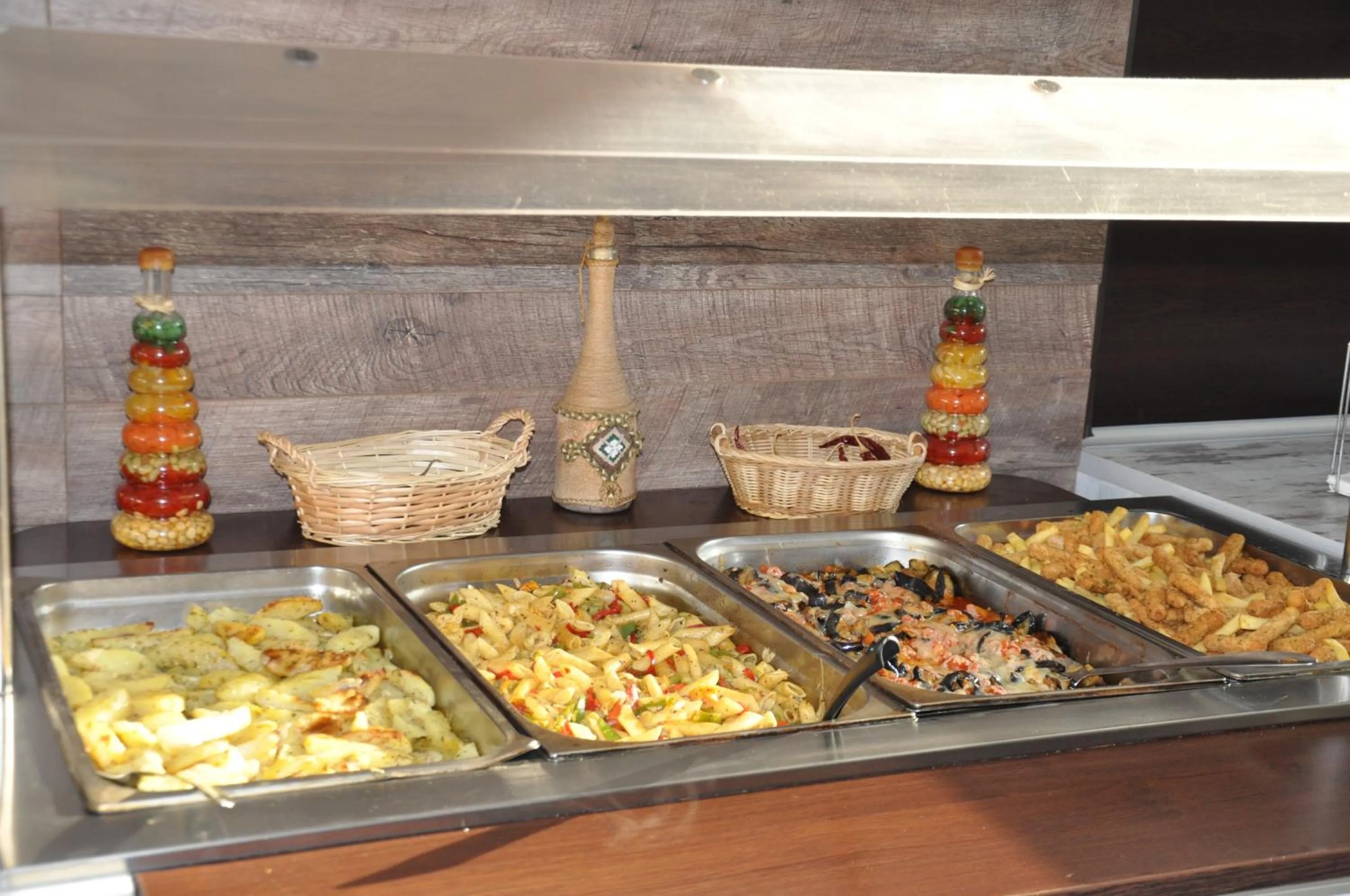 Restaurant/places to eat in Hotel BelleVille