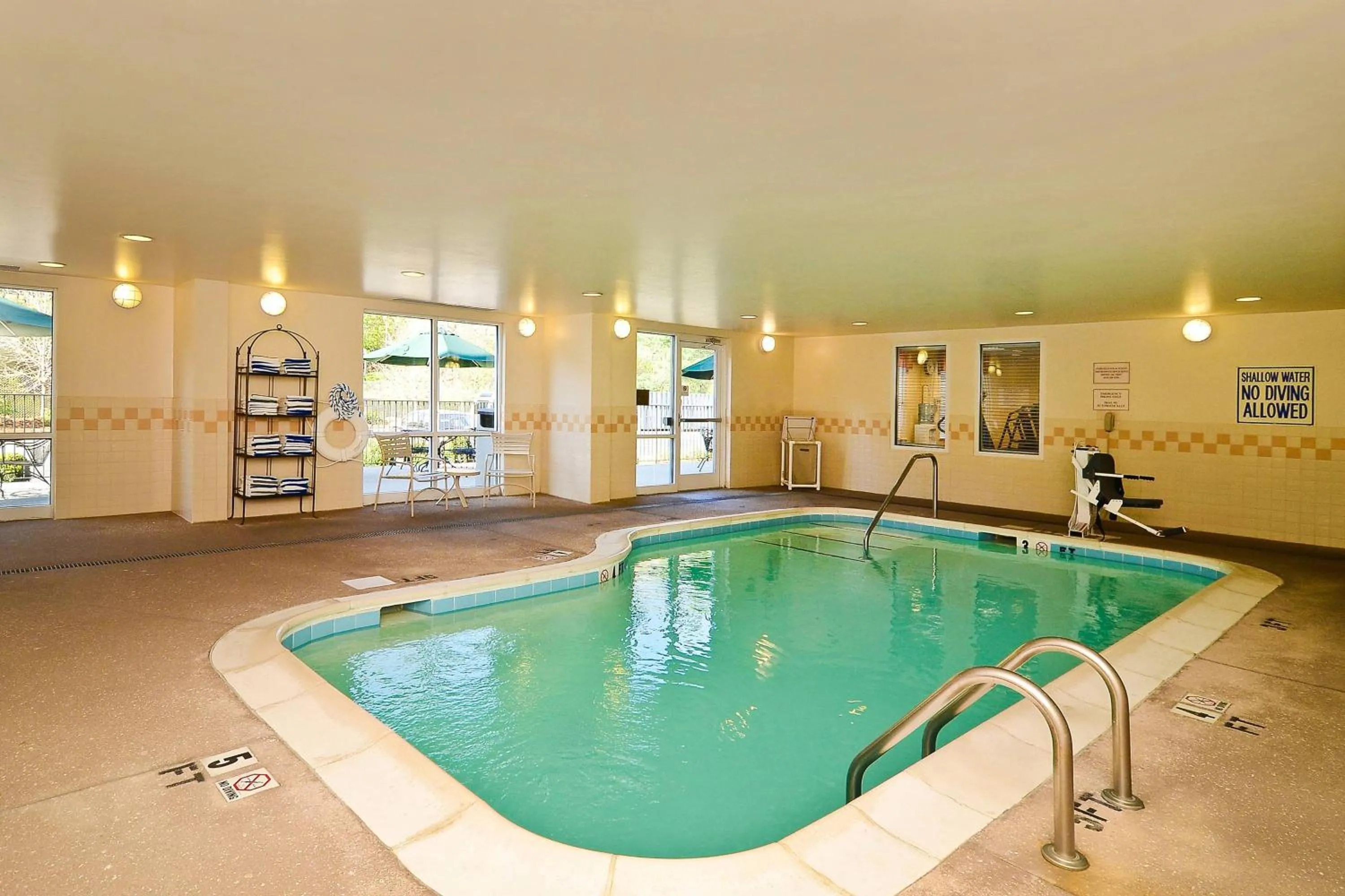 Swimming pool in Fairfield Inn & Suites - Boone