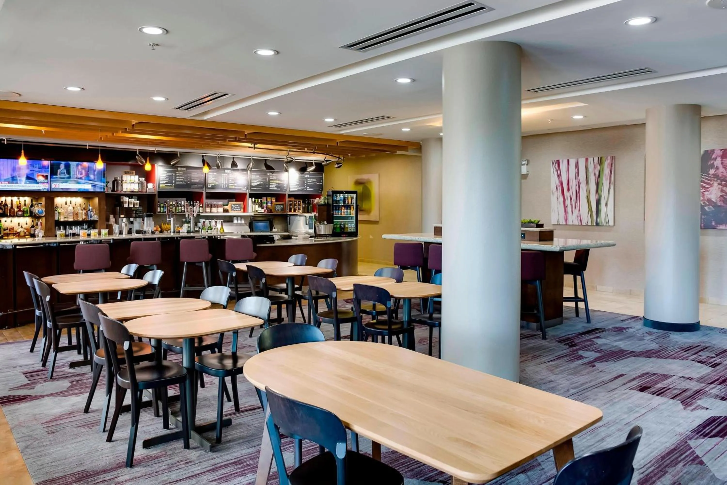 Restaurant/places to eat in Courtyard Statesville Mooresville/Lake Norman