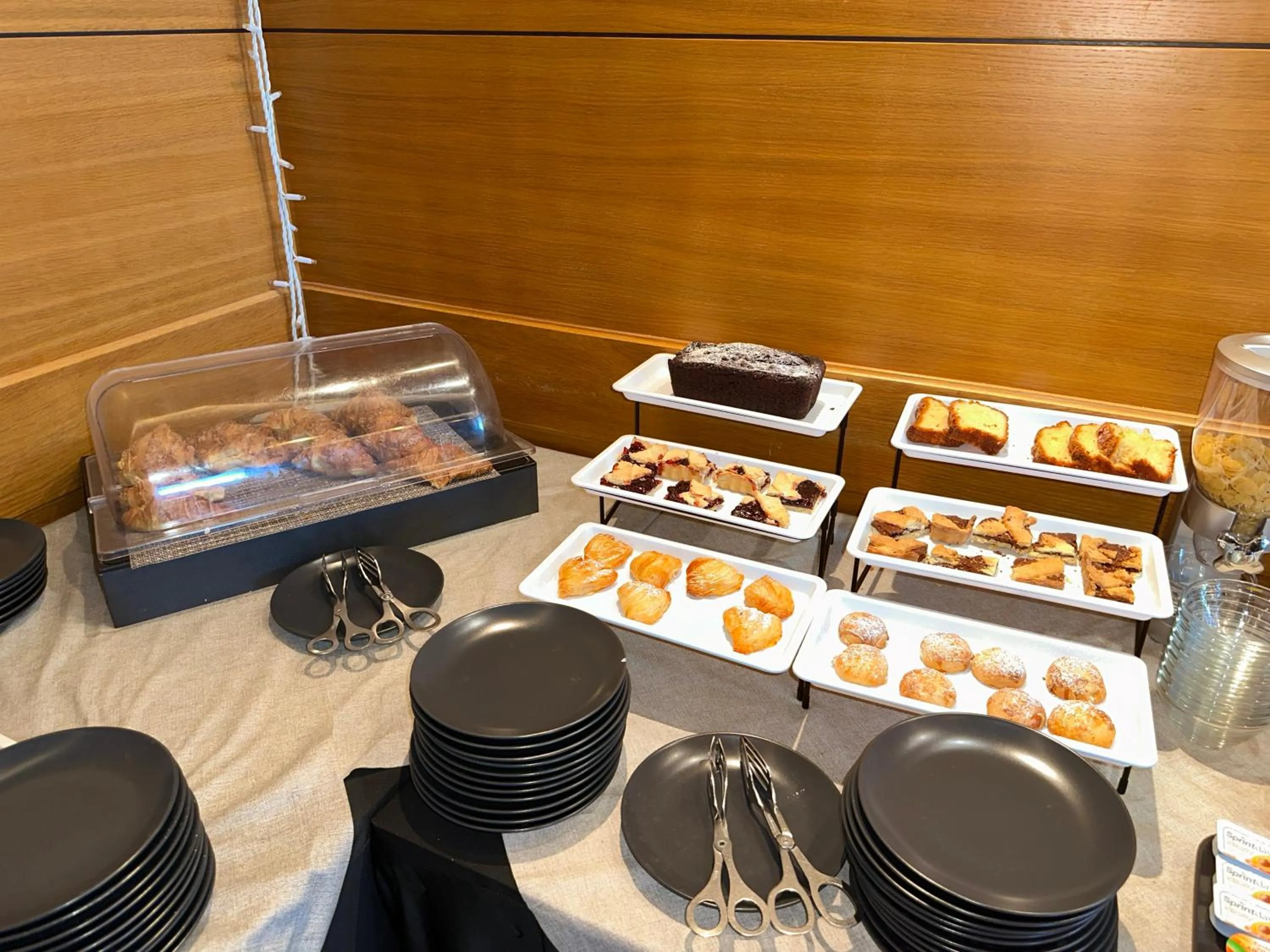 Buffet breakfast in Relais Piazza Vittoria