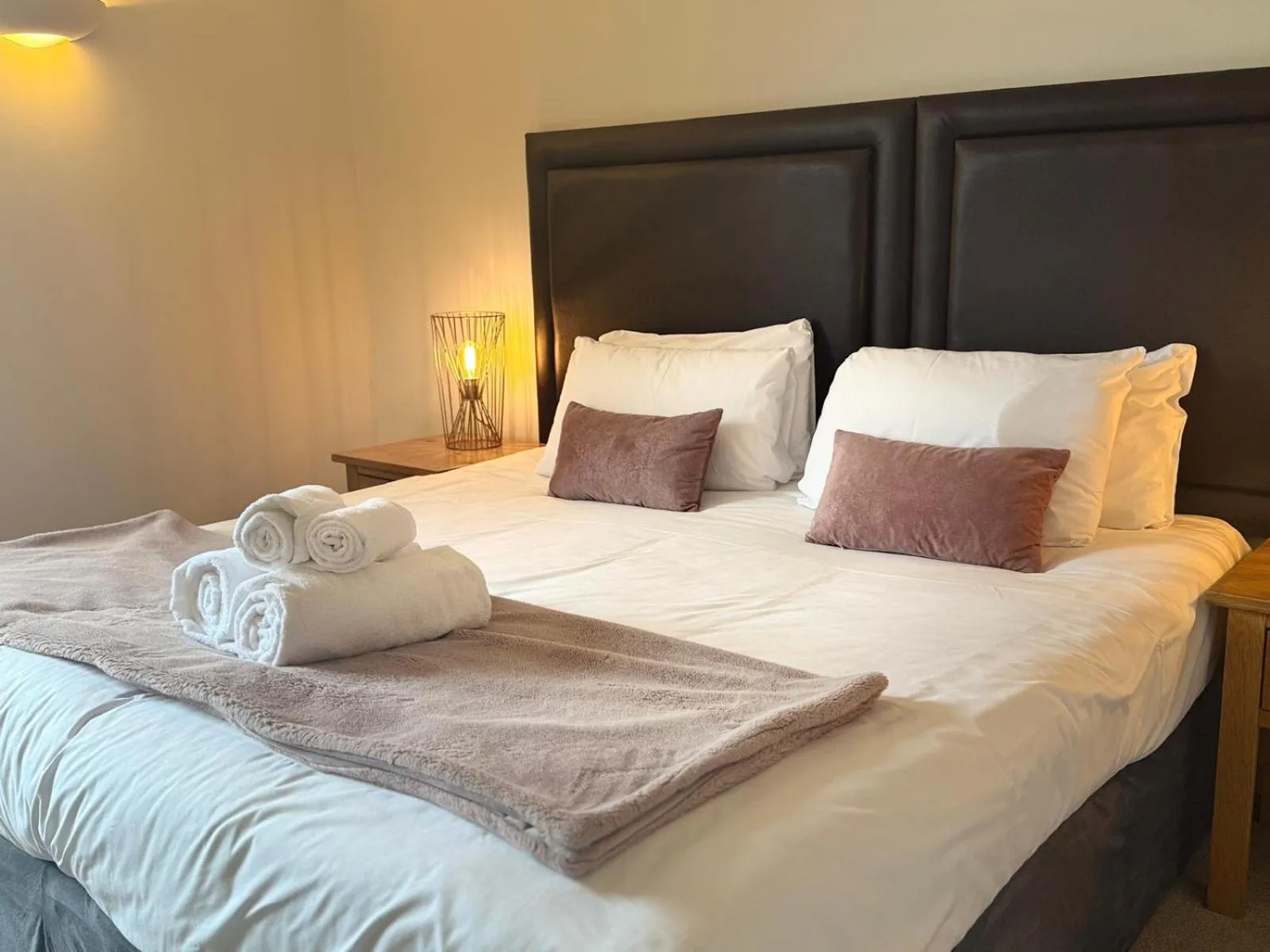 Bed in Stratford Limes Hotel