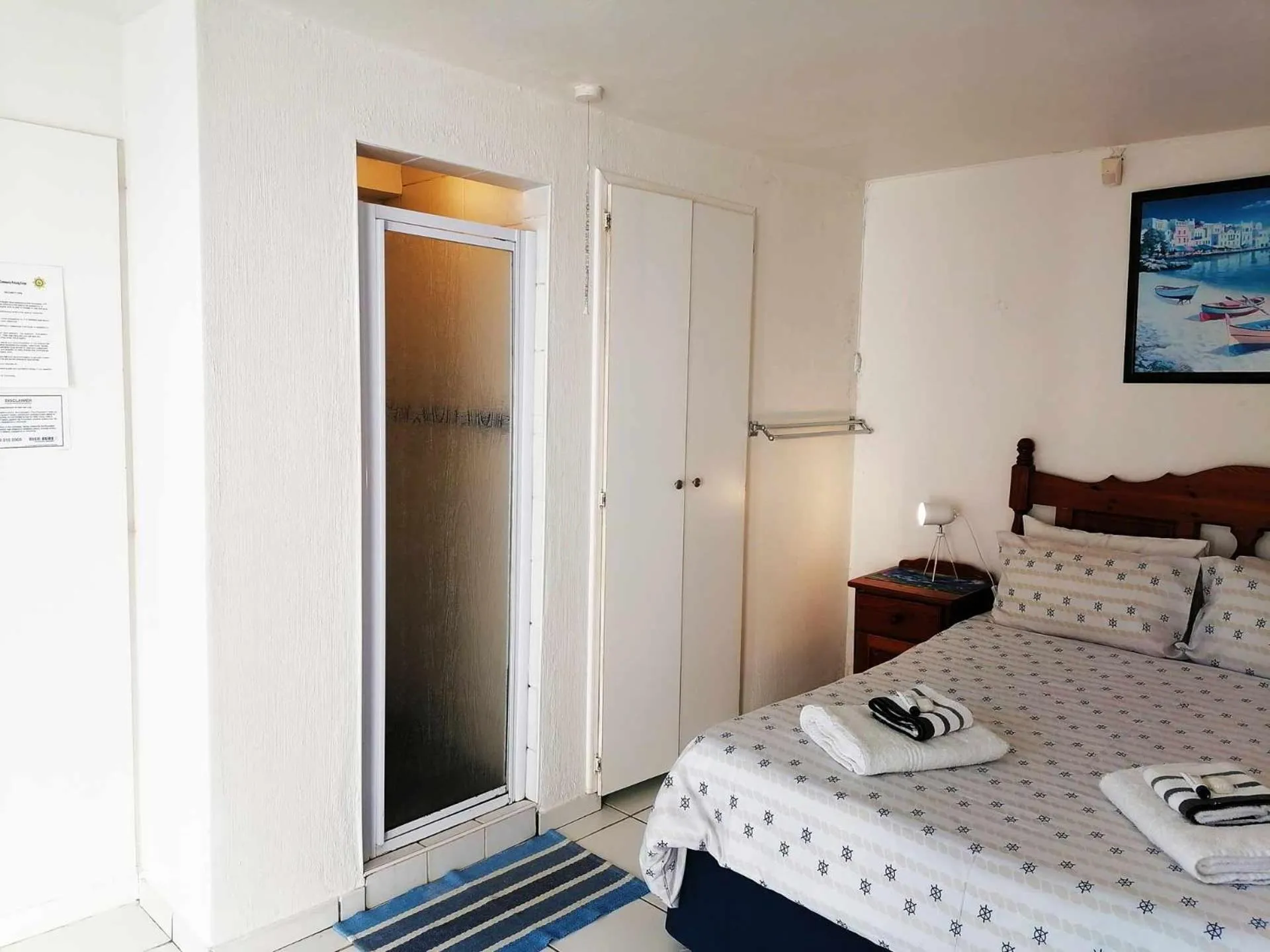 Bed in Boathouse Bed & Biscuit - Lower Deck