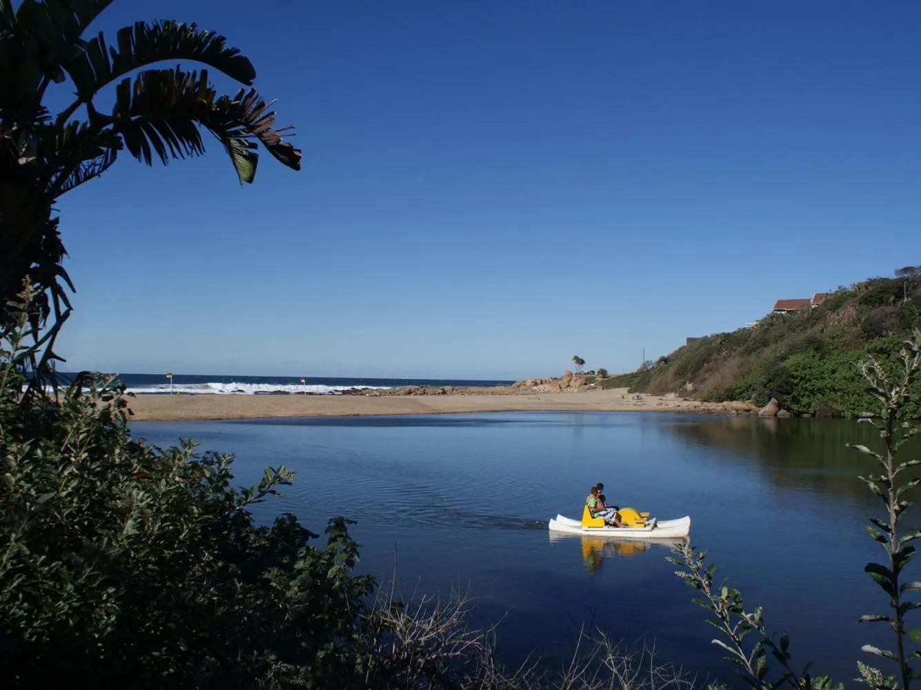 Beach in Boathouse Bed & Biscuit - Lower Deck