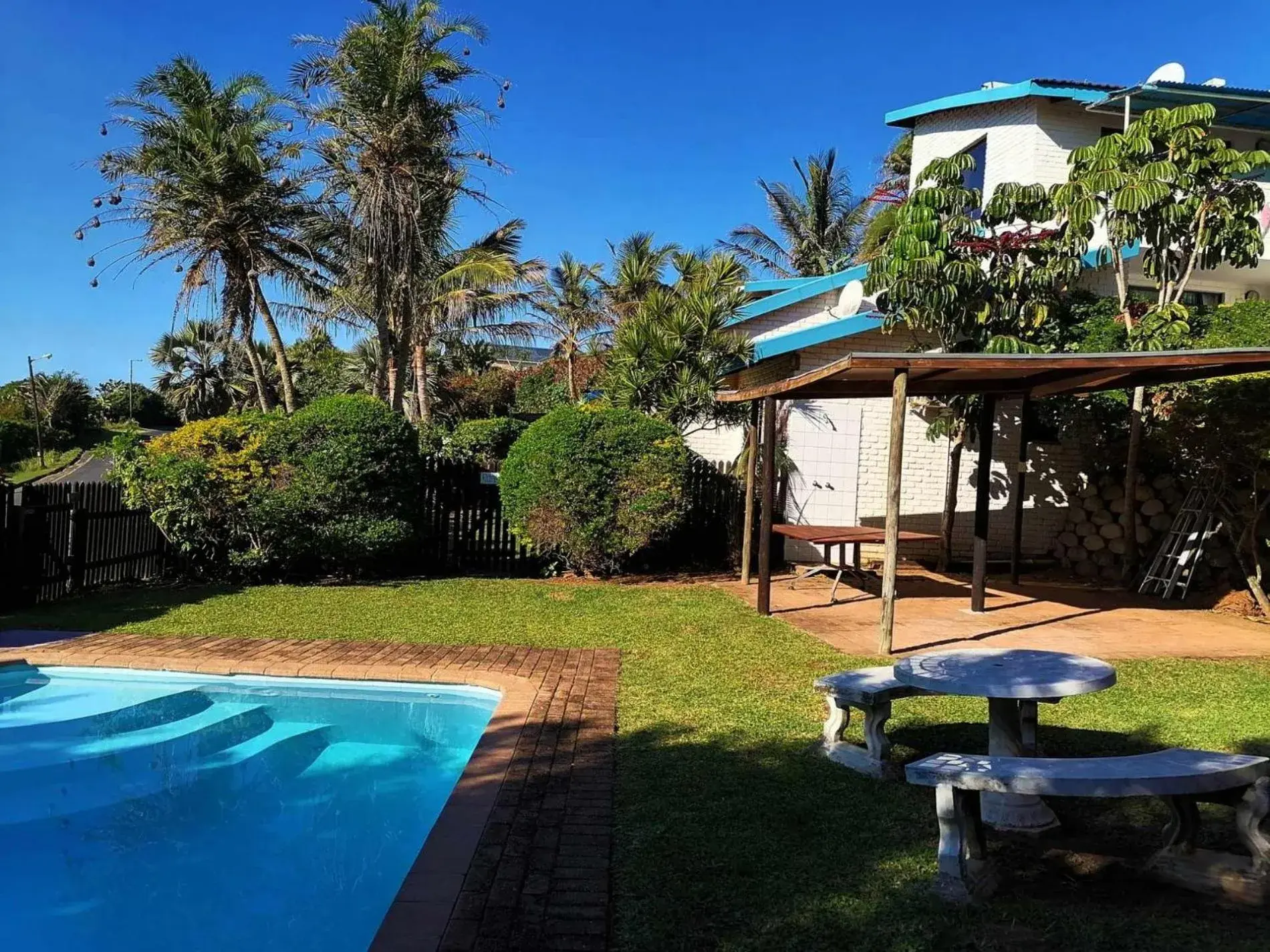 Double Room - single occupancy in Boathouse Bed & Biscuit - Lower Deck Double Room - single occupancy in Boathouse Bed & Biscuit - Lower Deck