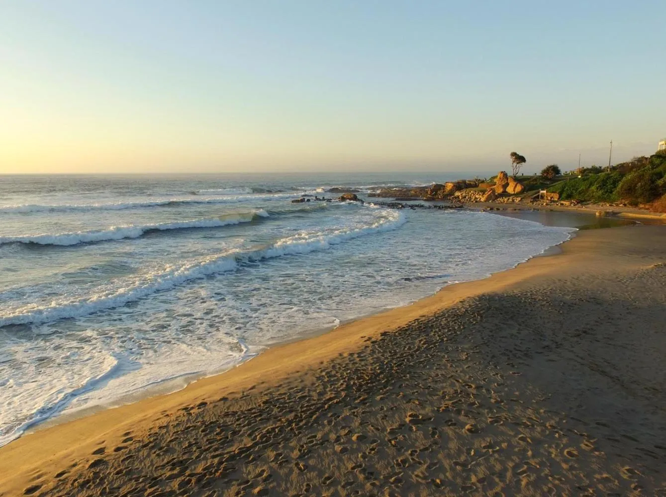 Beach in Boathouse Bed & Biscuit - Lower Deck