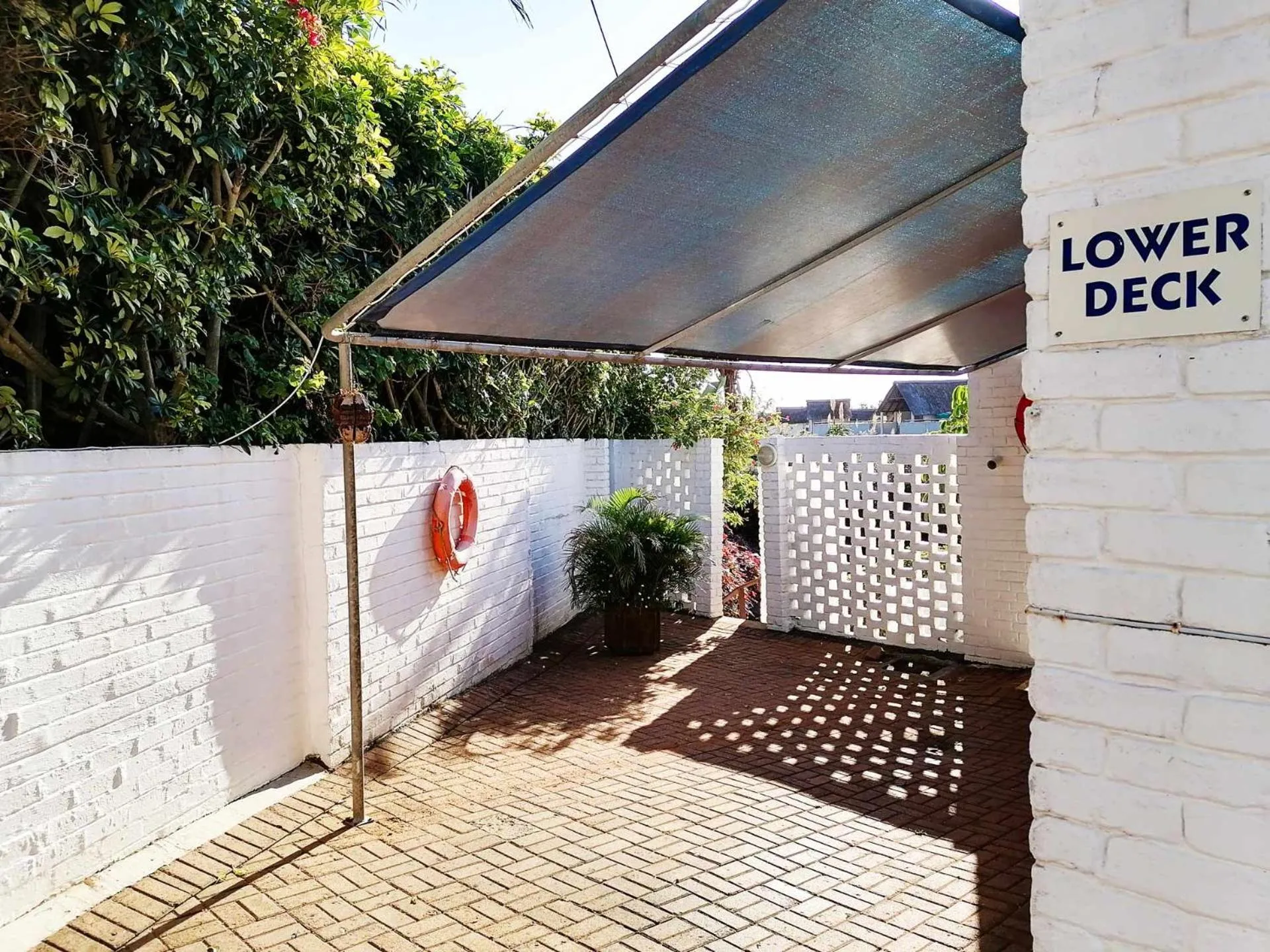 Parking in Boathouse Bed & Biscuit - Lower Deck