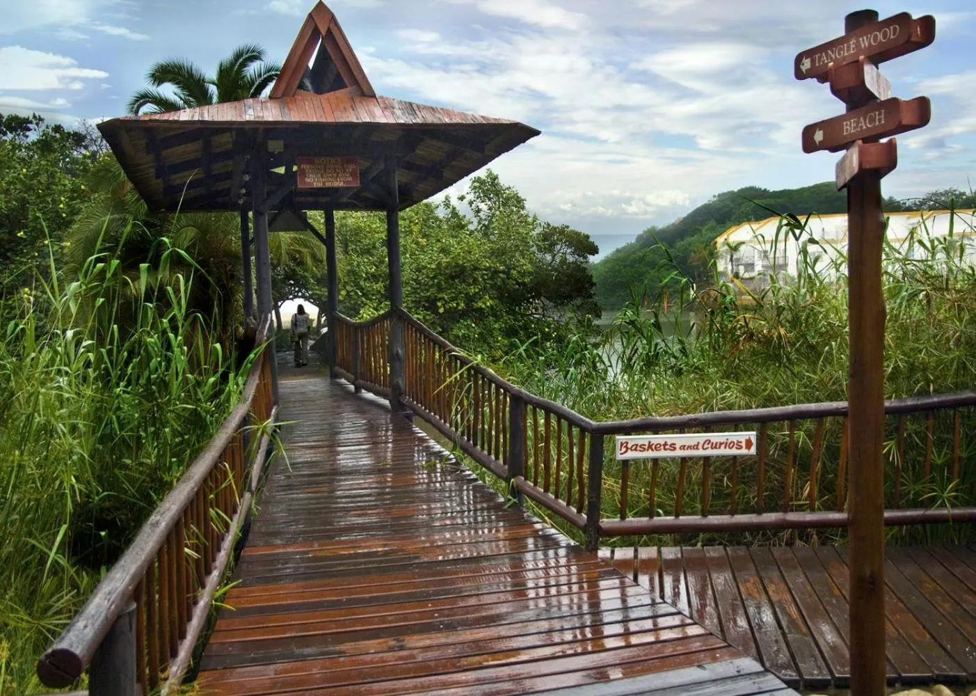 Restaurant/places to eat in Boathouse Bed & Biscuit - Lower Deck
