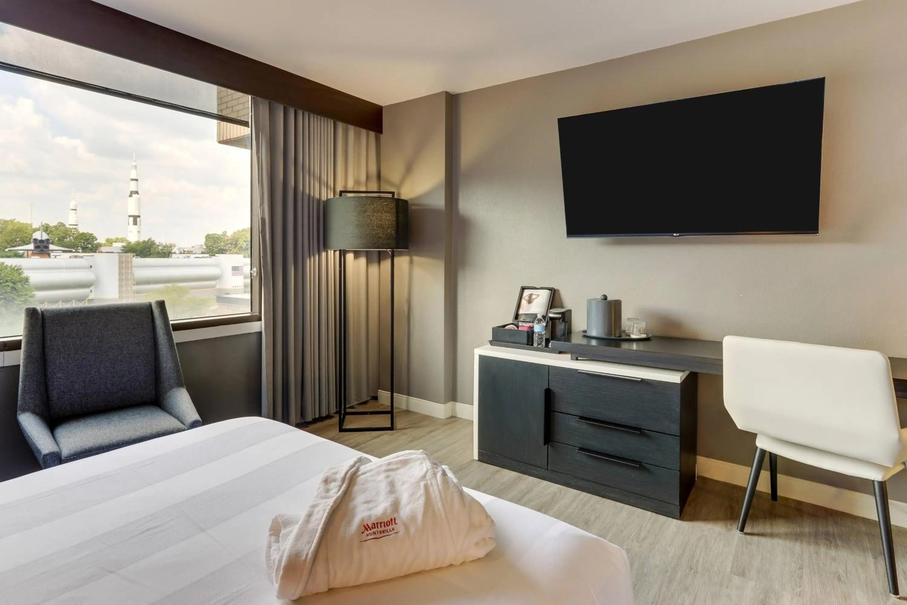 Photo of the whole room, Bed in Huntsville Marriott at the Space & Rocket Center