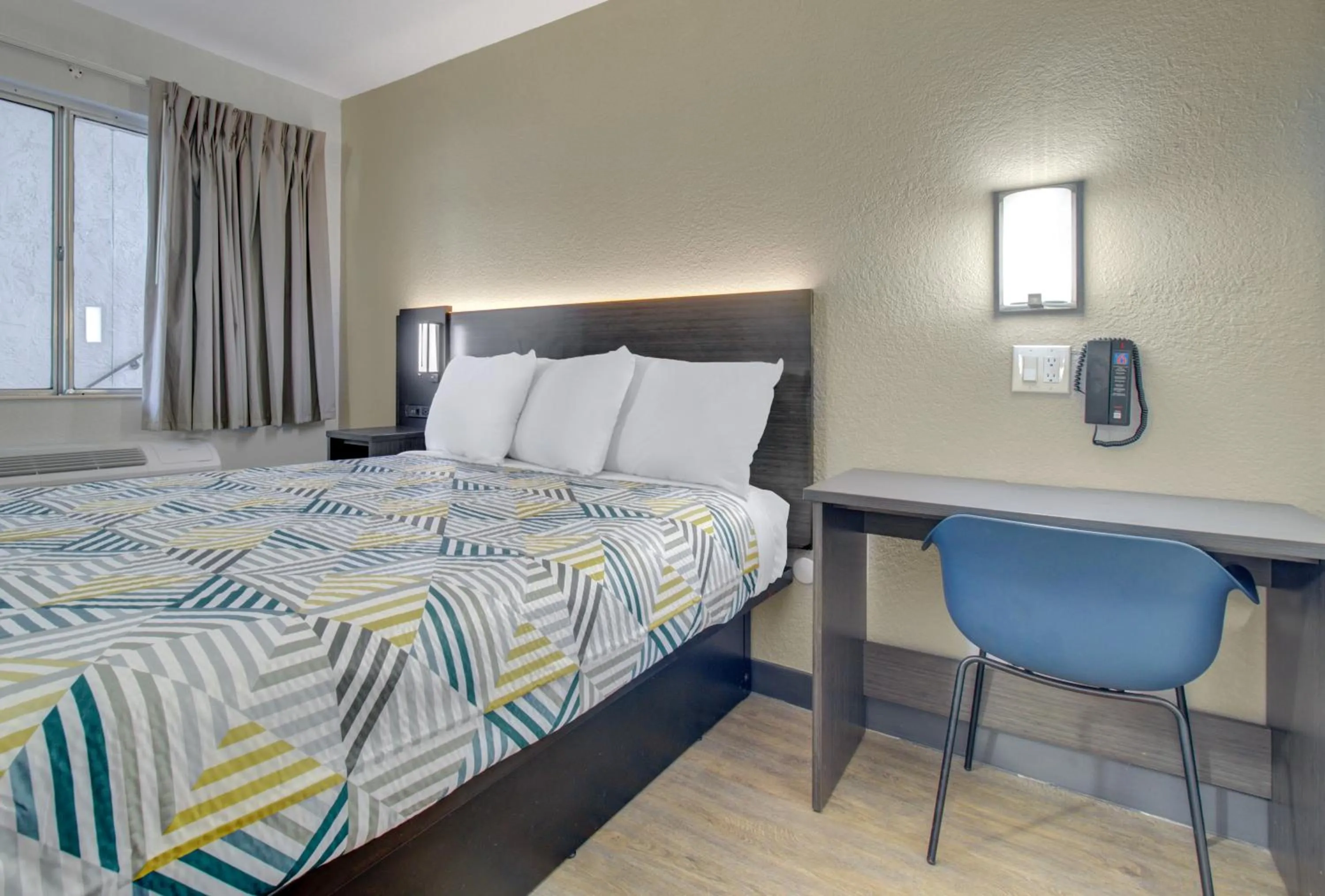 Bed in Motel 6-Venice, FL