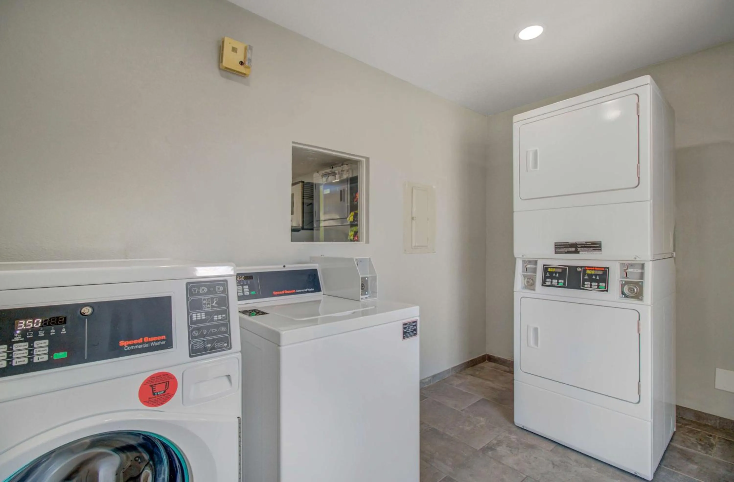 Property building in Motel 6-Venice, FL