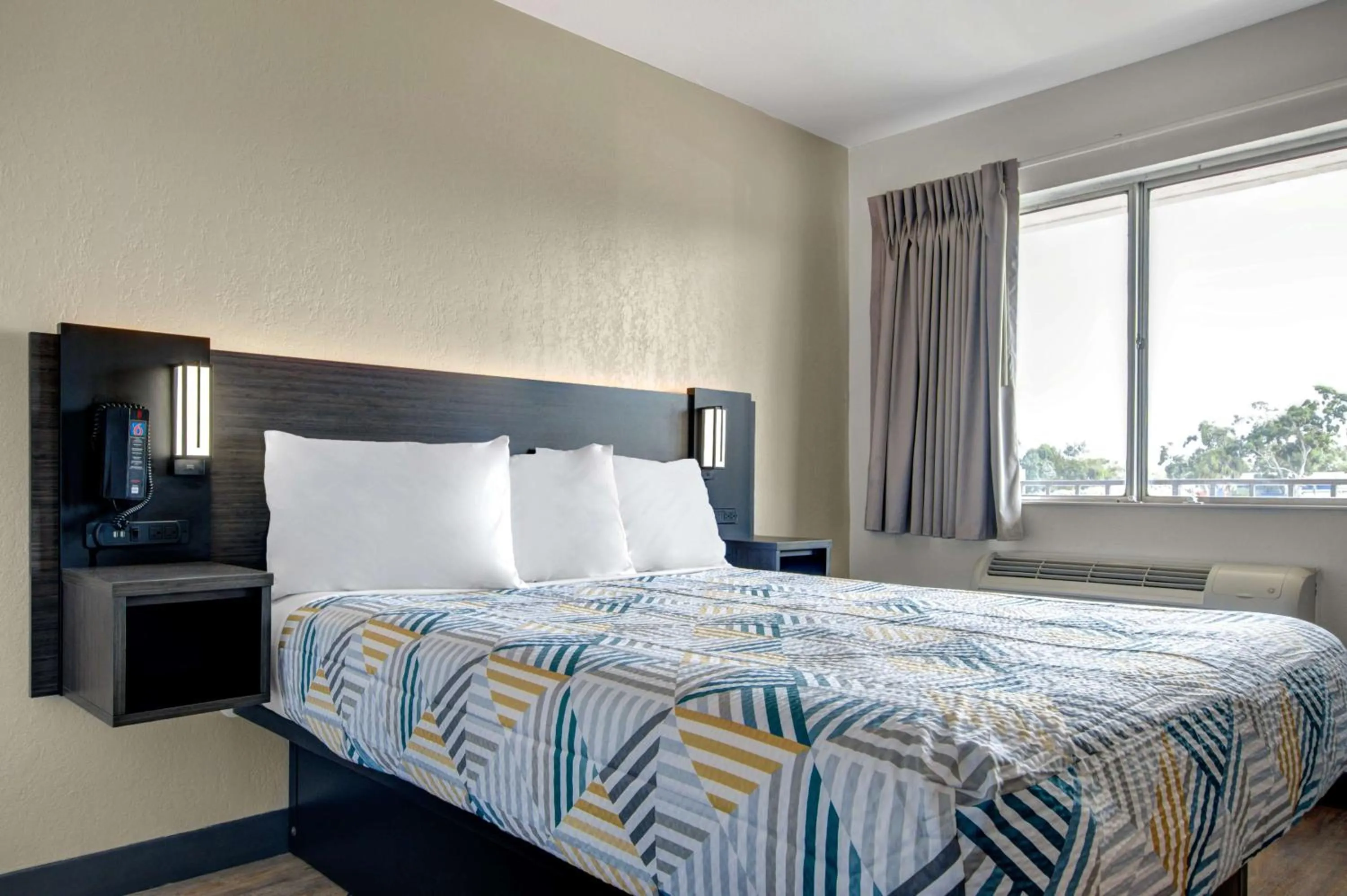 Bedroom, Bed in Motel 6-Venice, FL