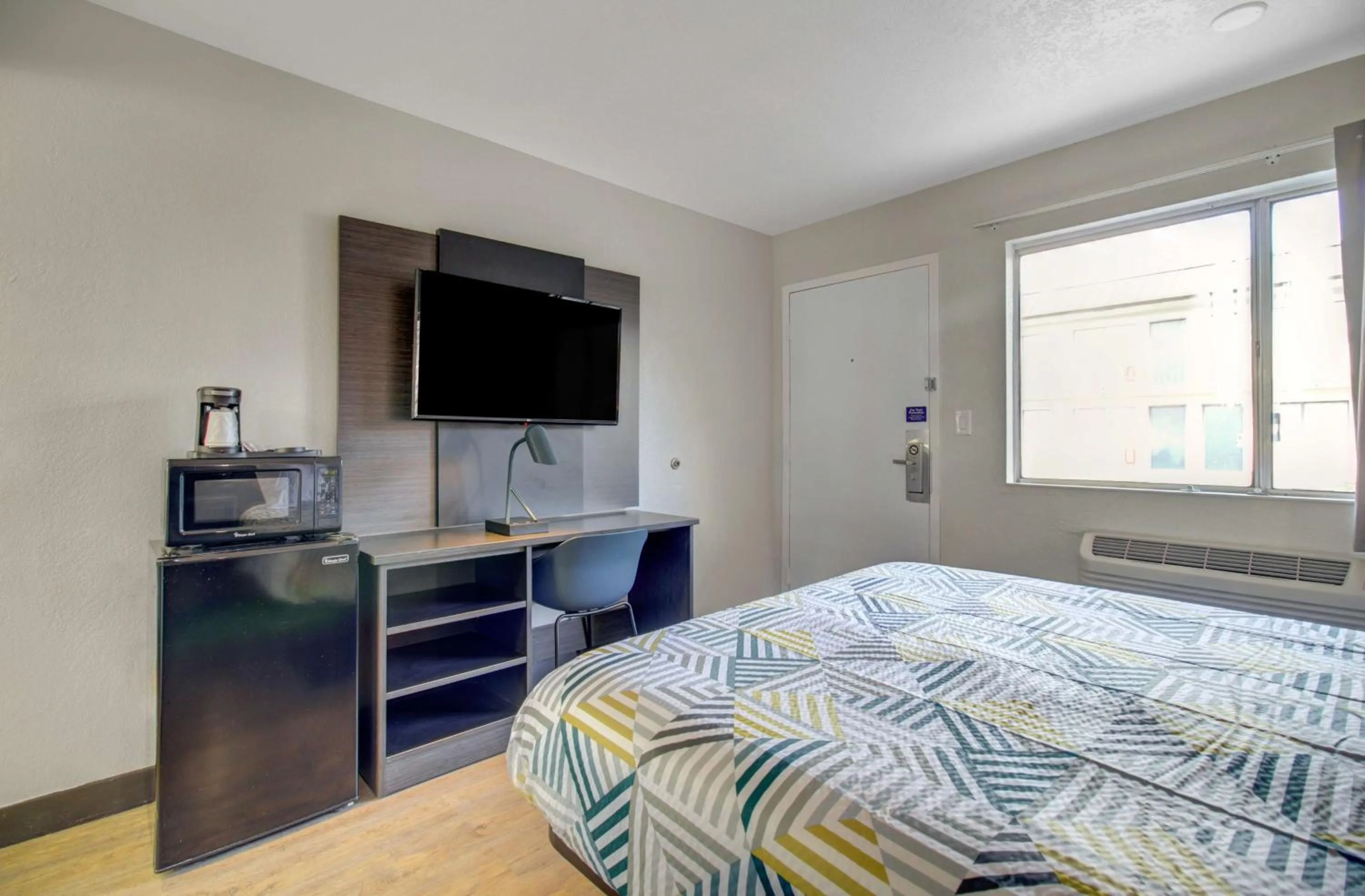 Bedroom, Bed in Motel 6-Venice, FL